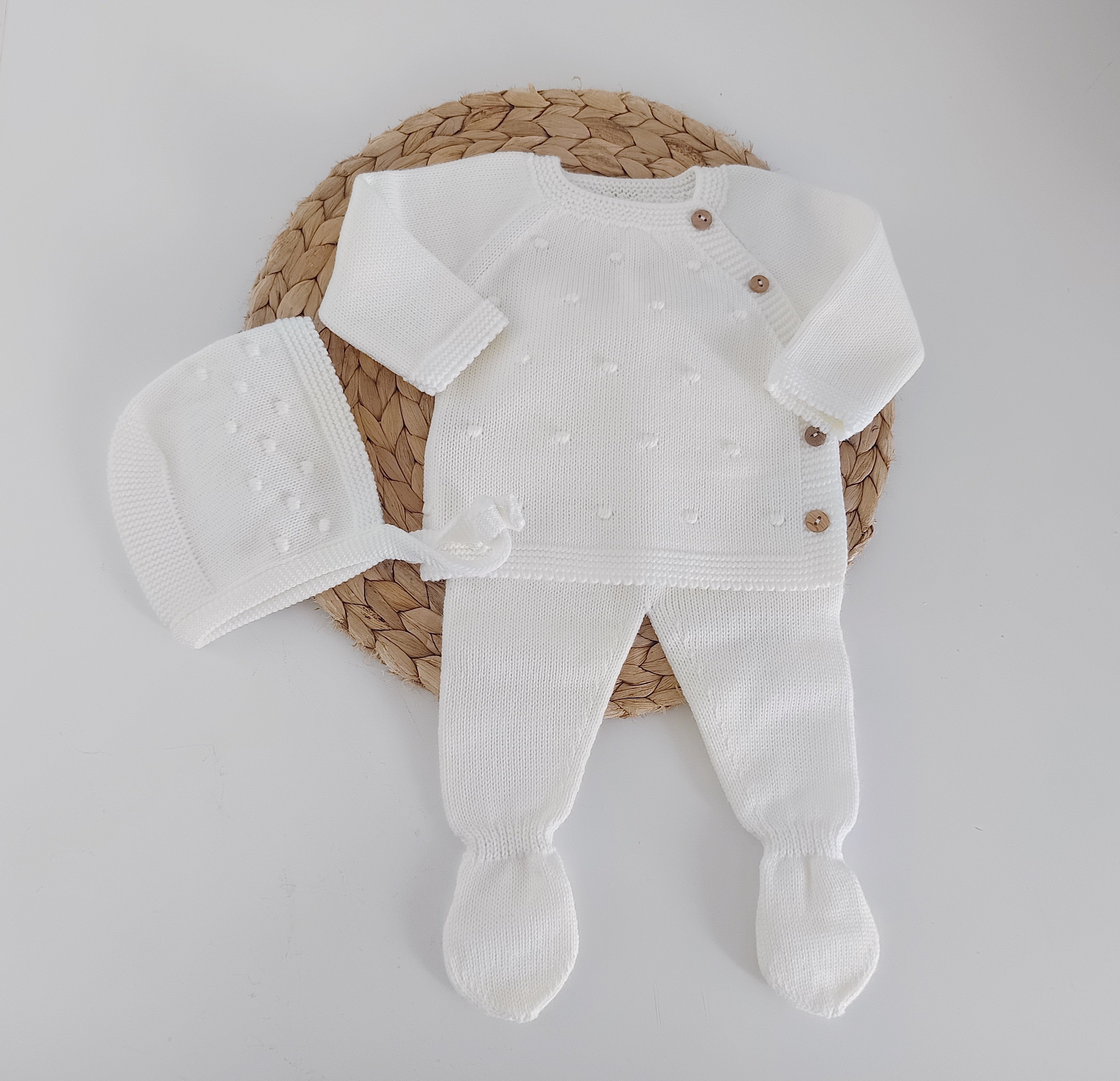 Conjunto de Malha Pompons em Relevo Botões com Touca Pérola