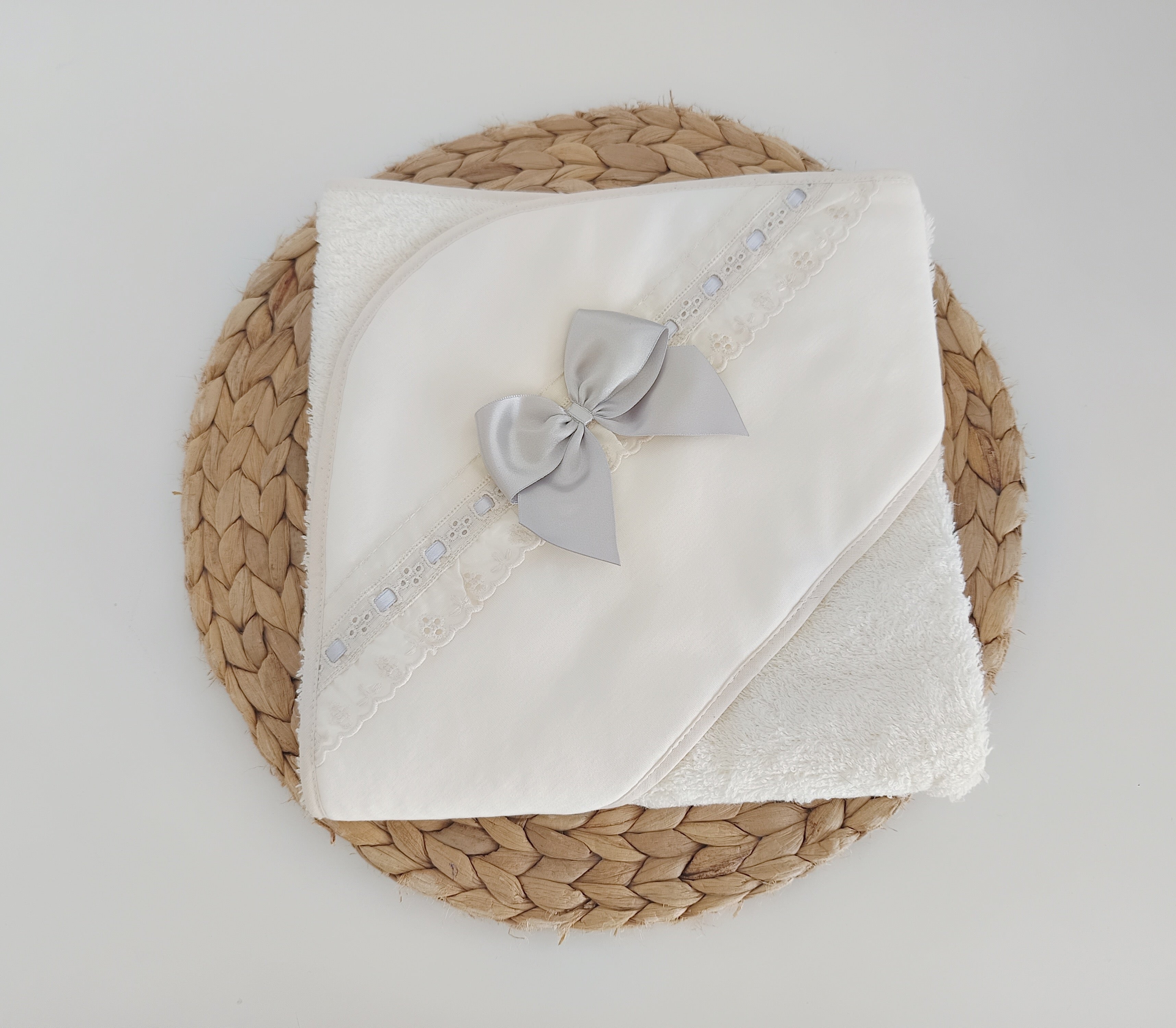 Conjunto Toalha de banho Babete e Fralda para bebé Laço Cinza