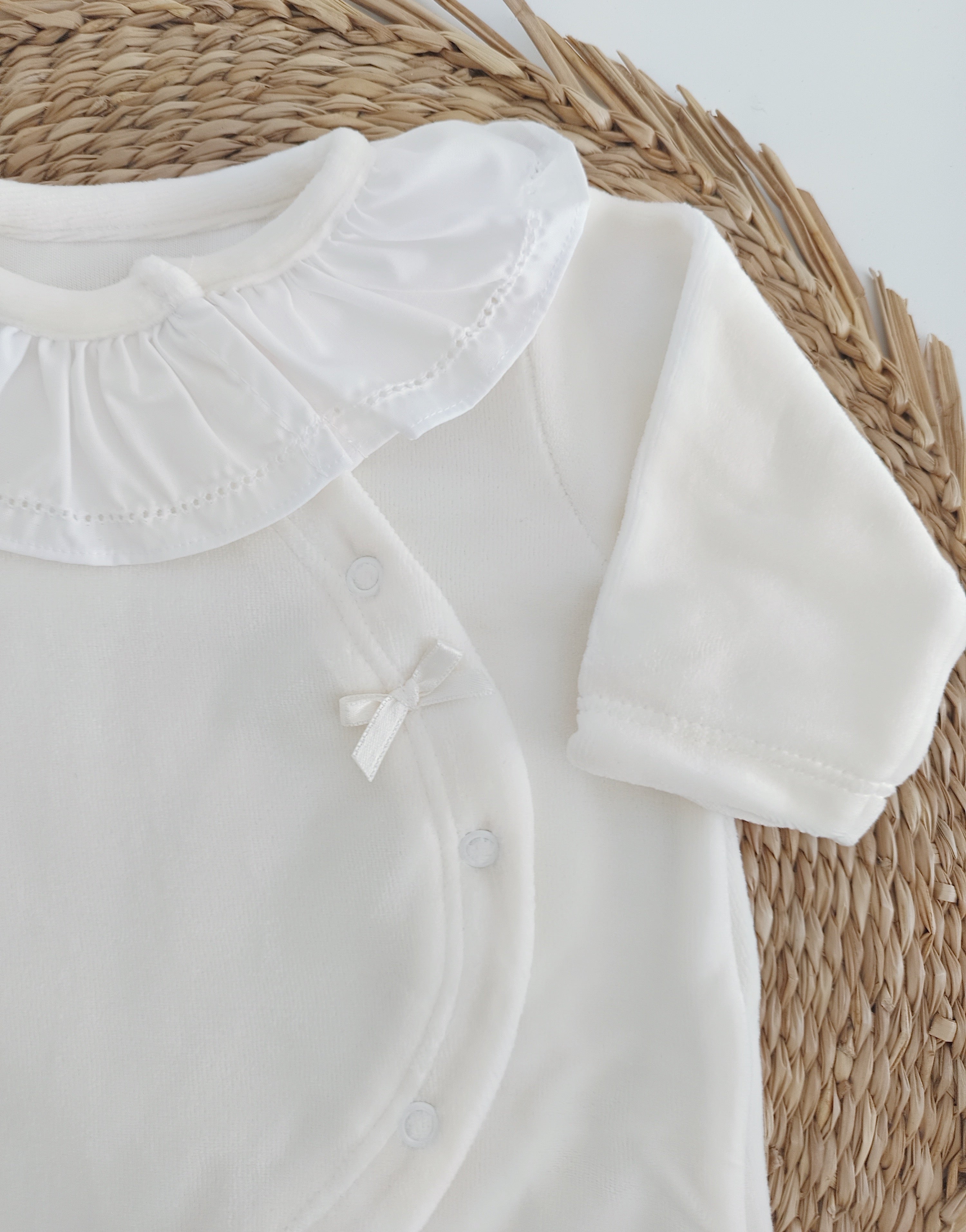 Babygrow Basic Lacinho Gola de Folho Pérola