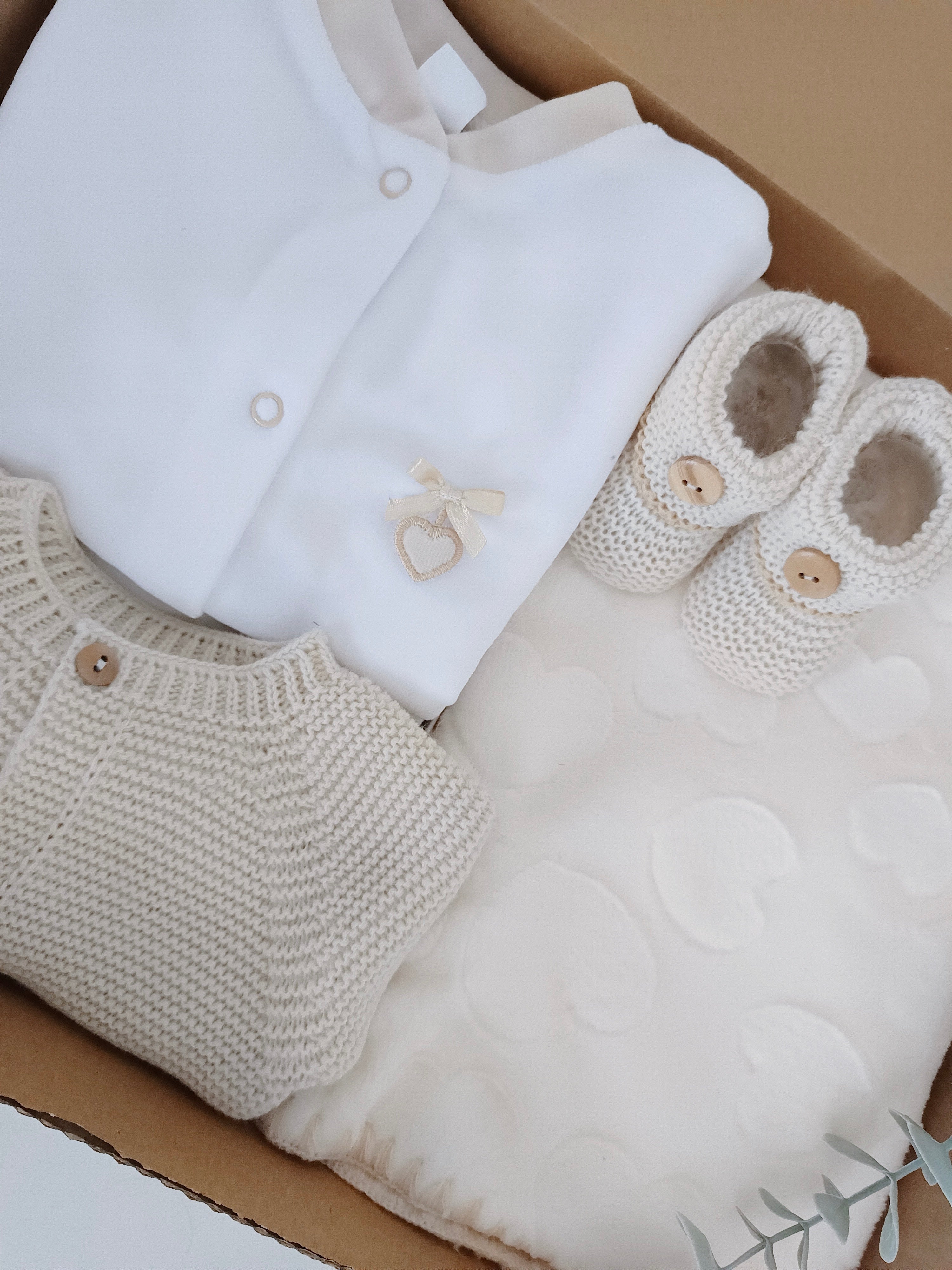 Pack de Bebé com Manta, Babygrow, Casaco e carapins Amor Areia