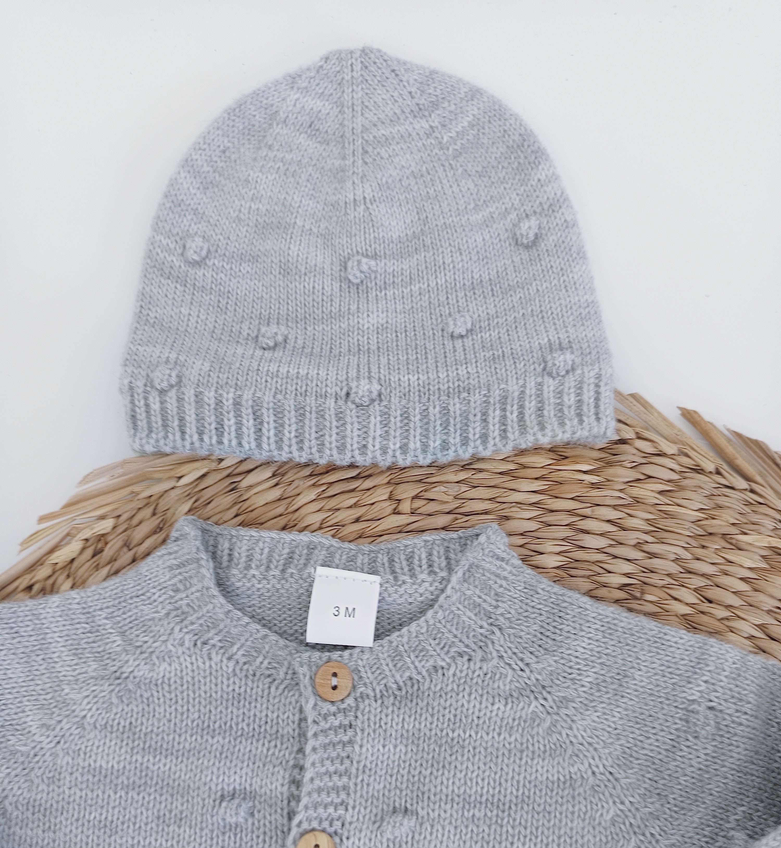 Babygrow de malha pompons com gorro e carapins Cinza