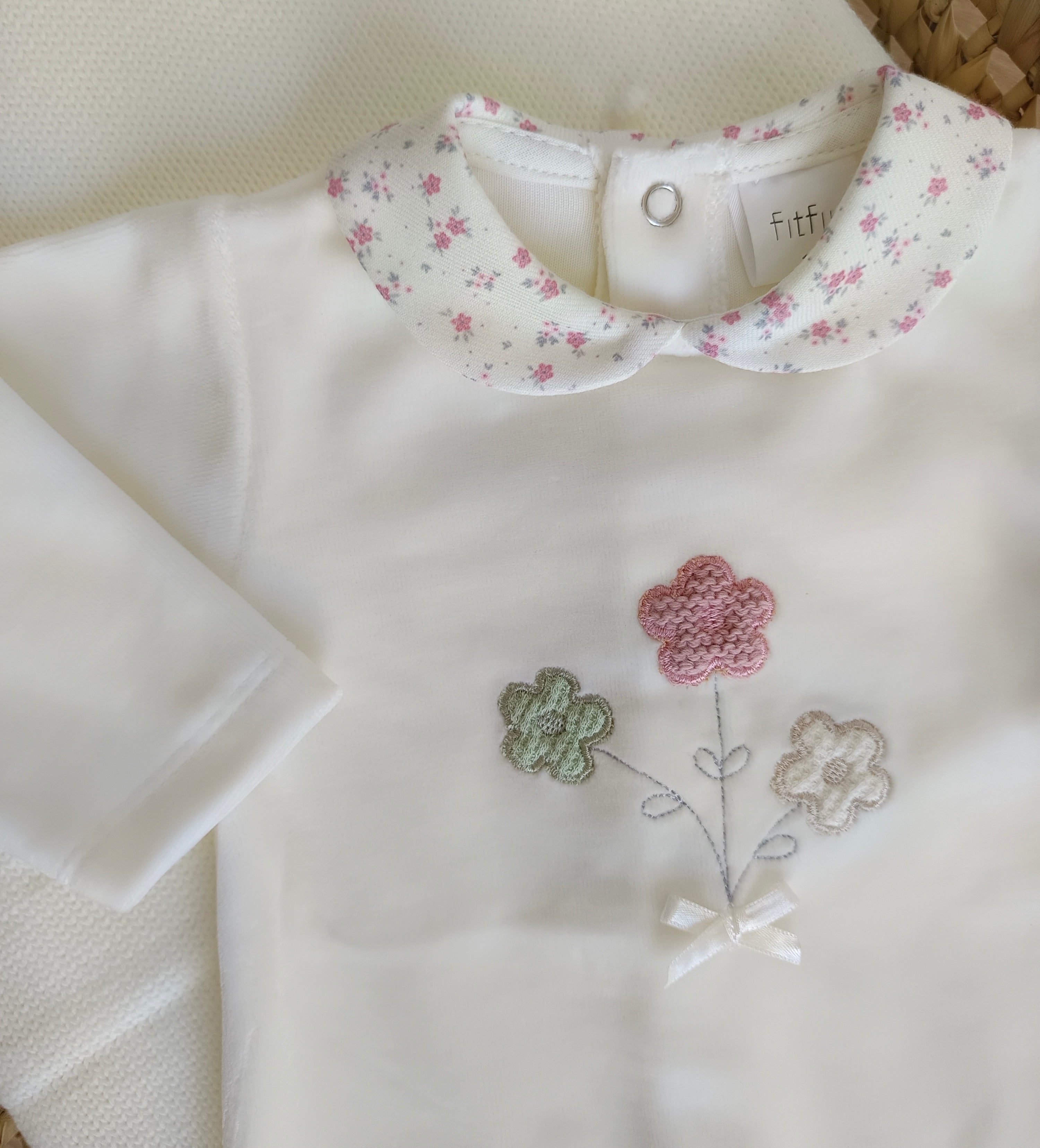 FitFiu Babies® | Babygrow Flores Bordadas Pérola