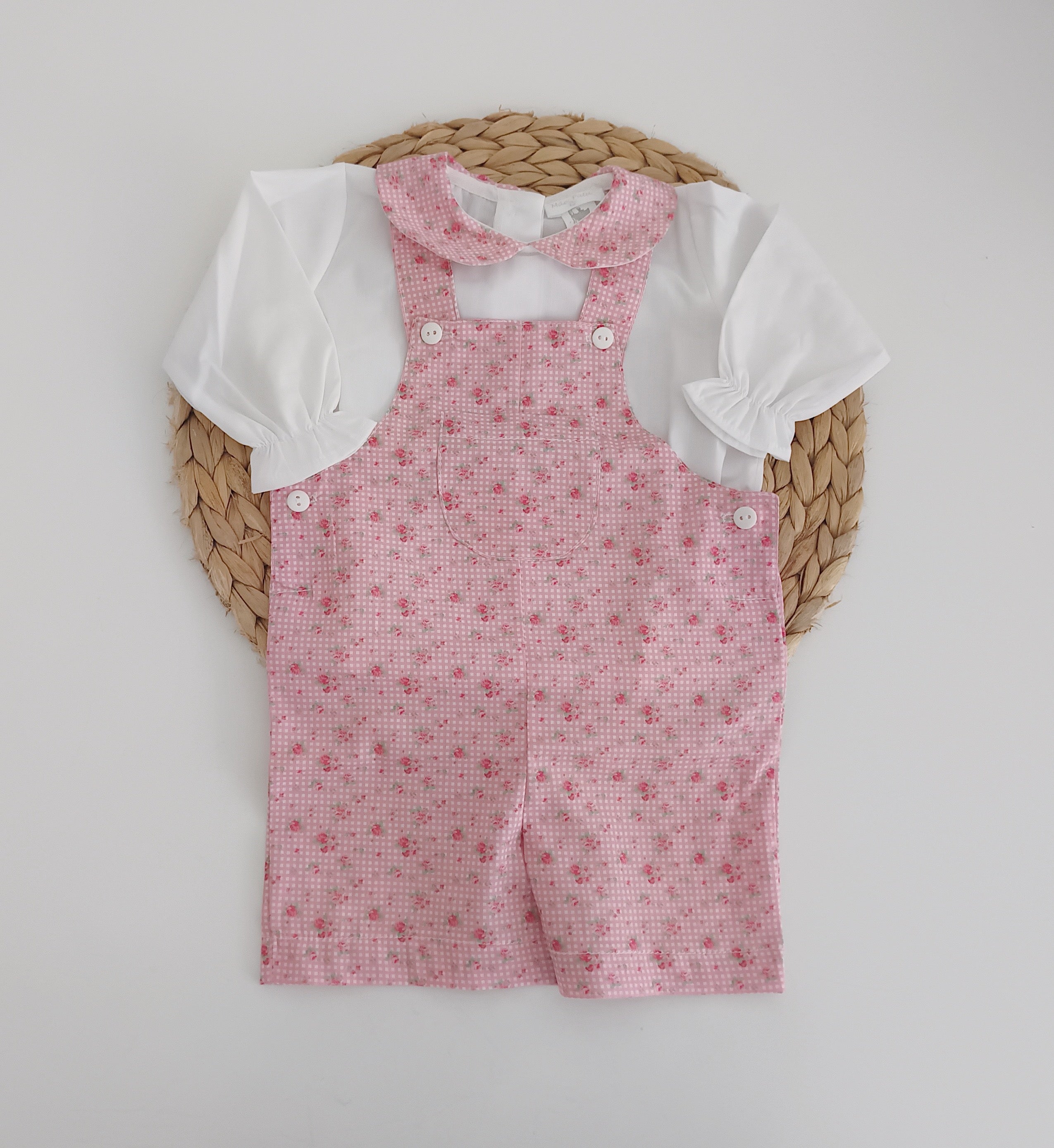 Macacão com Blusa de Gola e Flores Rosa