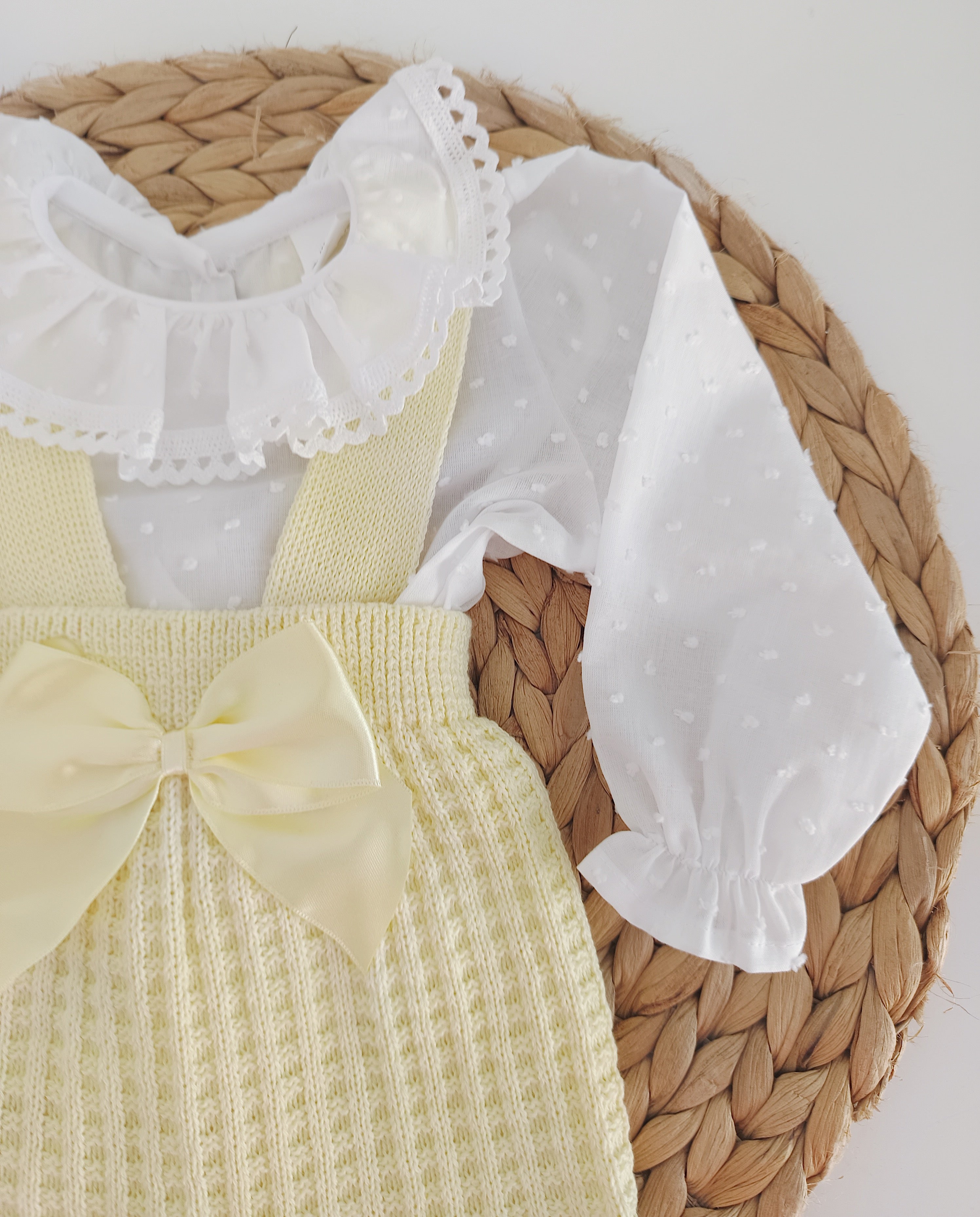 Jardineiras de Malha c/ blusa Plumeti Amarelo