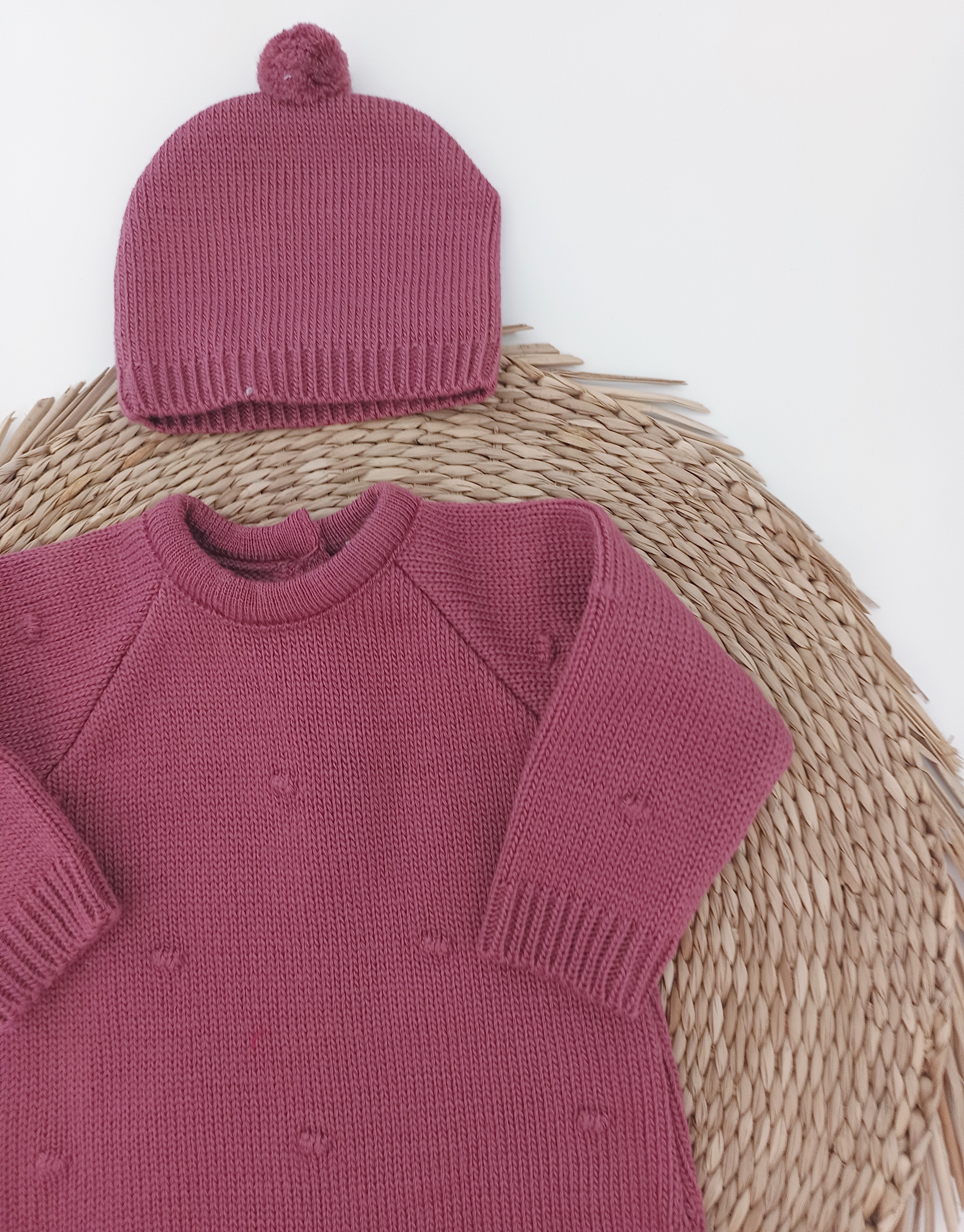 Fofo de Malha Pompons com Gorro Beringela