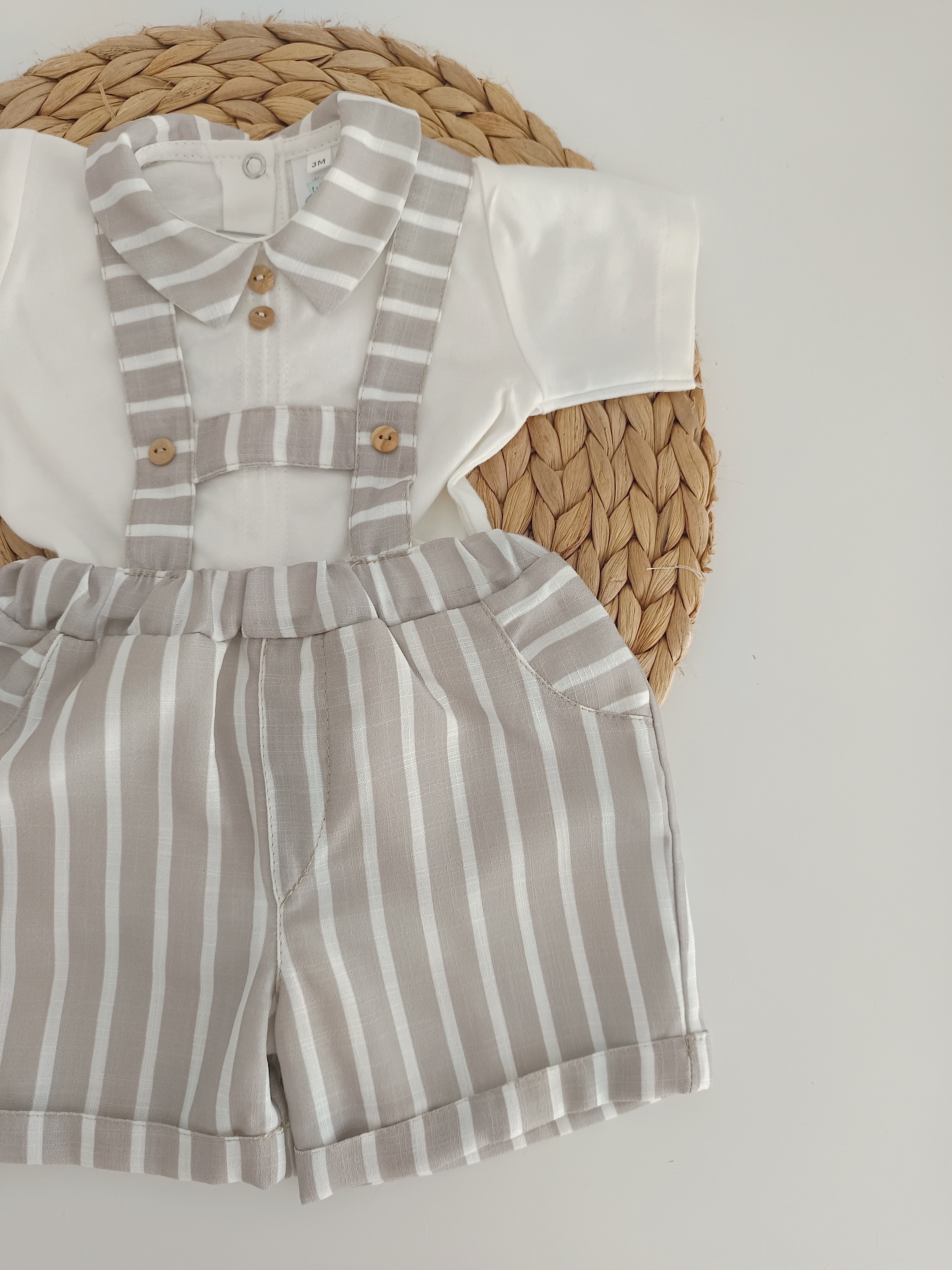 Fofo Riscas com Camisa Areia