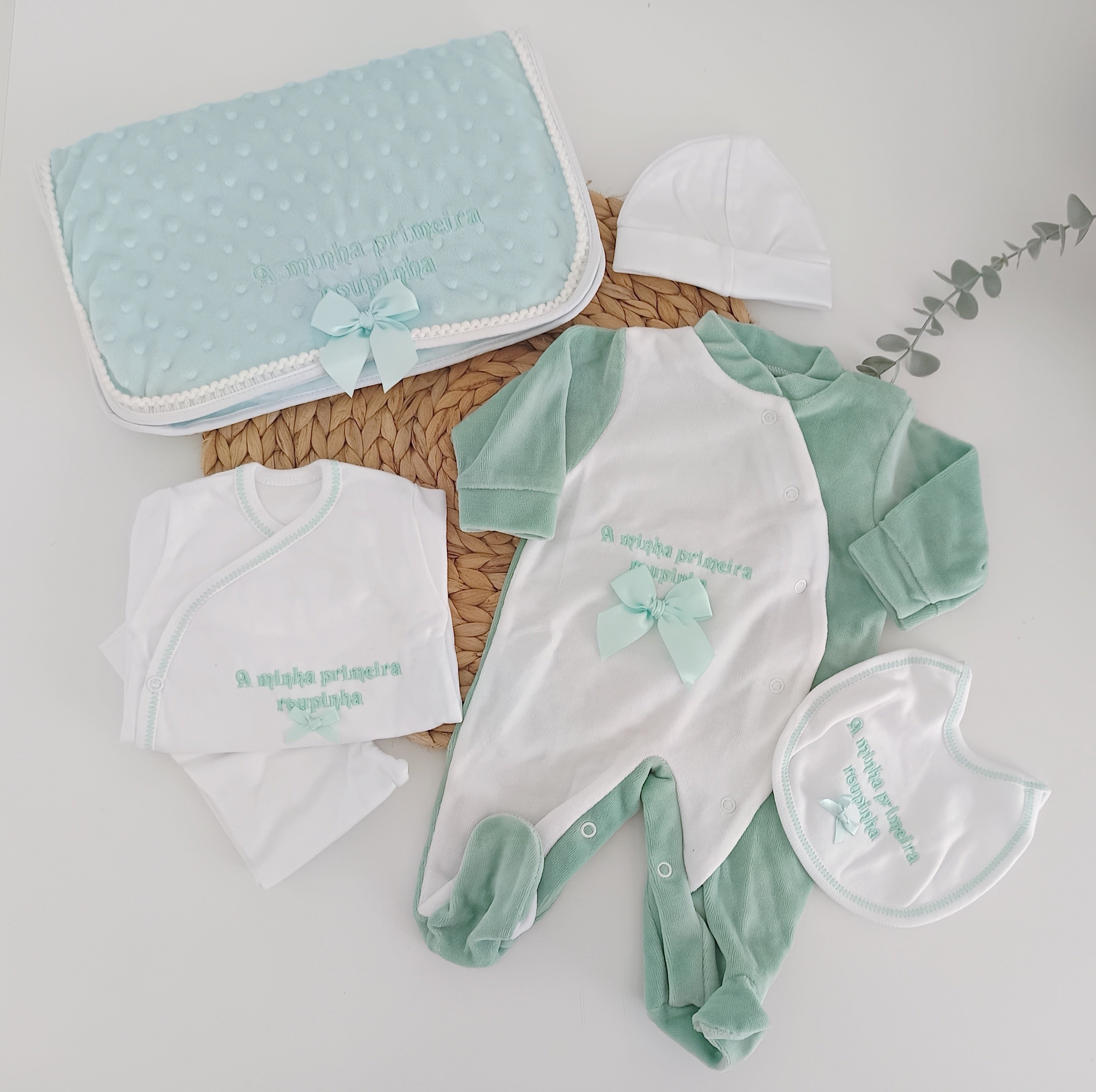 Conjunto de Primeira Roupinha Veludo Niples Verde