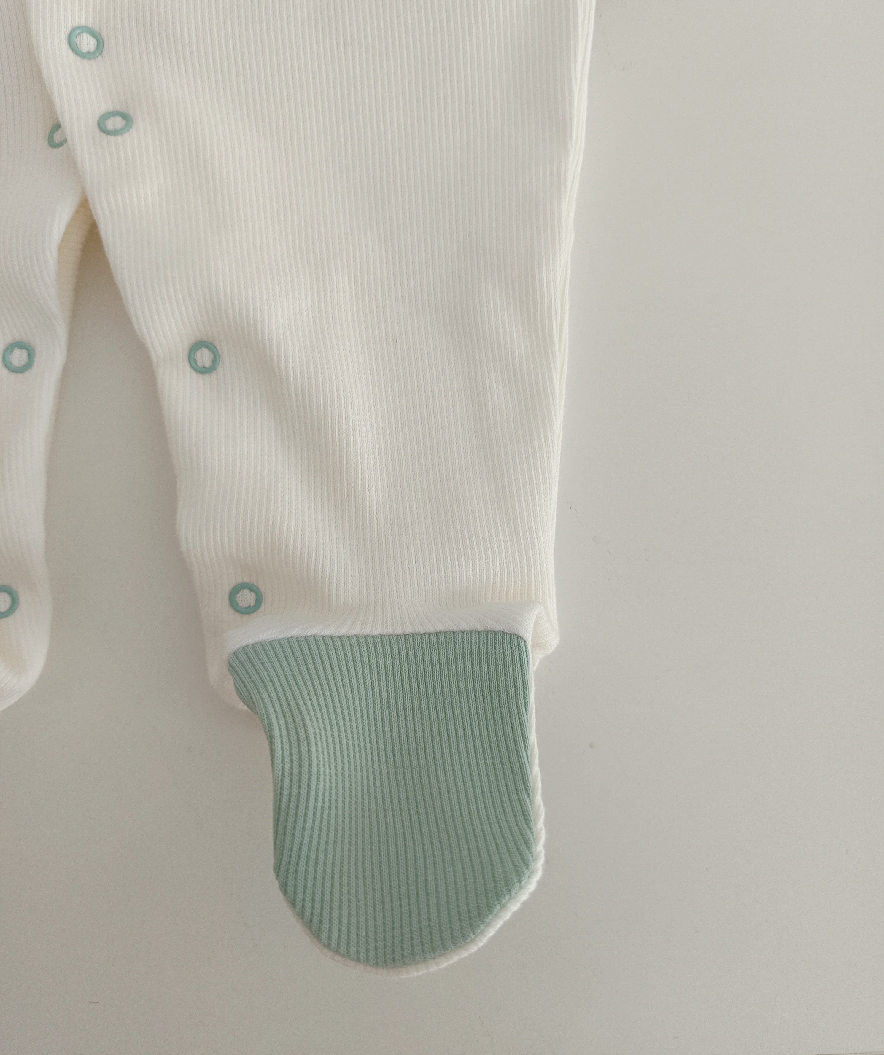 FitFiu Babies® | Babygrow Algodão Básico e Gorro Orelhas Verde