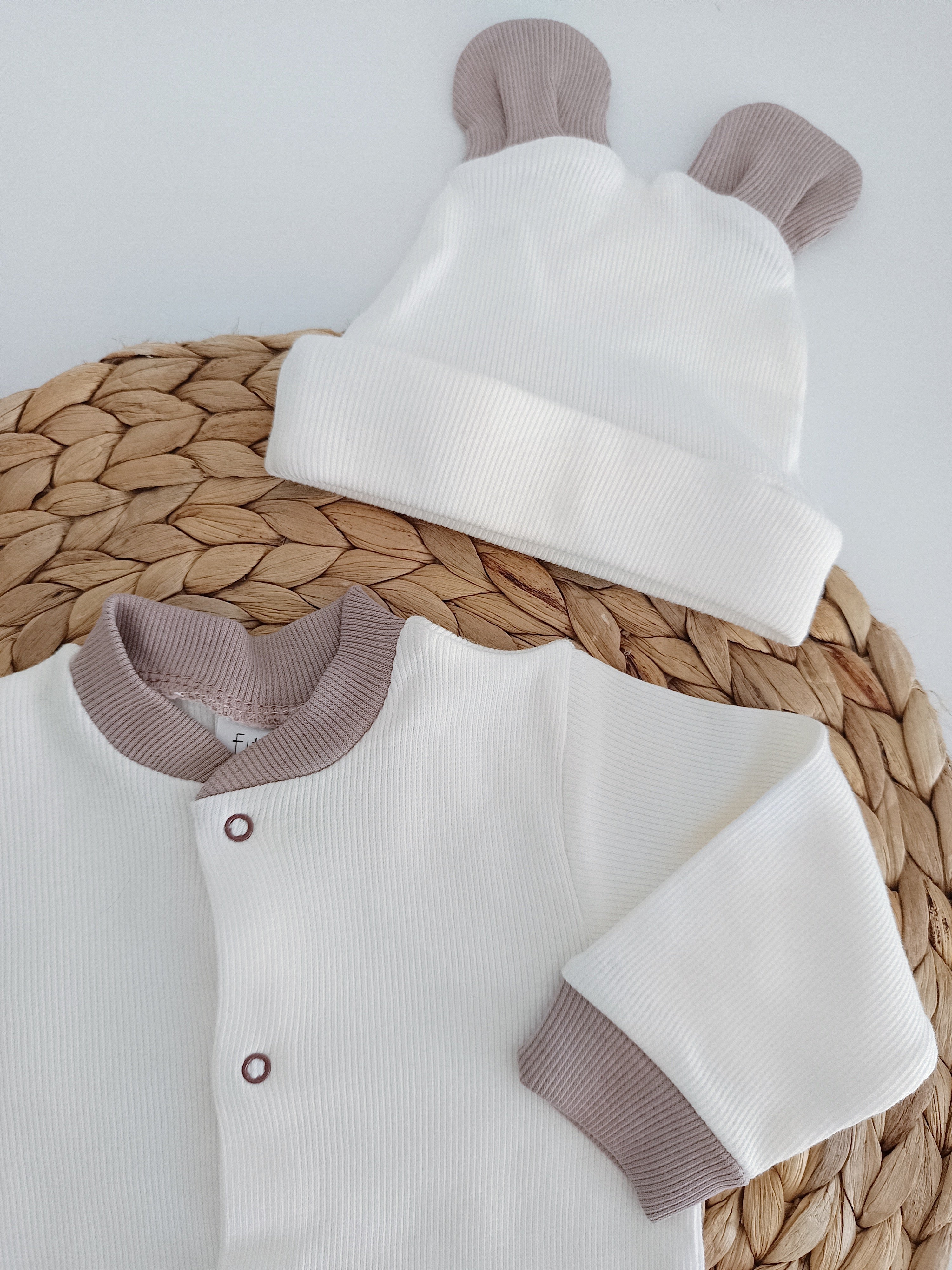 FitFiu Babies® | Babygrow Algodão Básico e Gorro Orelhas Rosa Velho