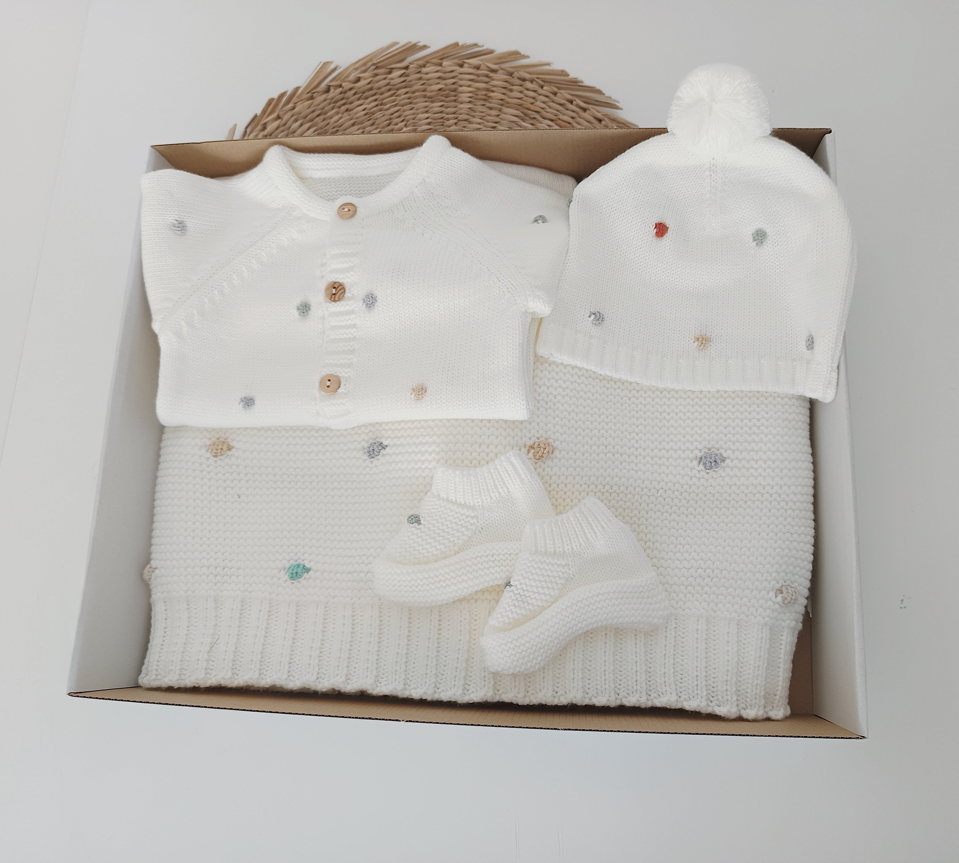 Conjunto Manta Pompons Coloridos com Babygrow, Gorro e Carapins Malha