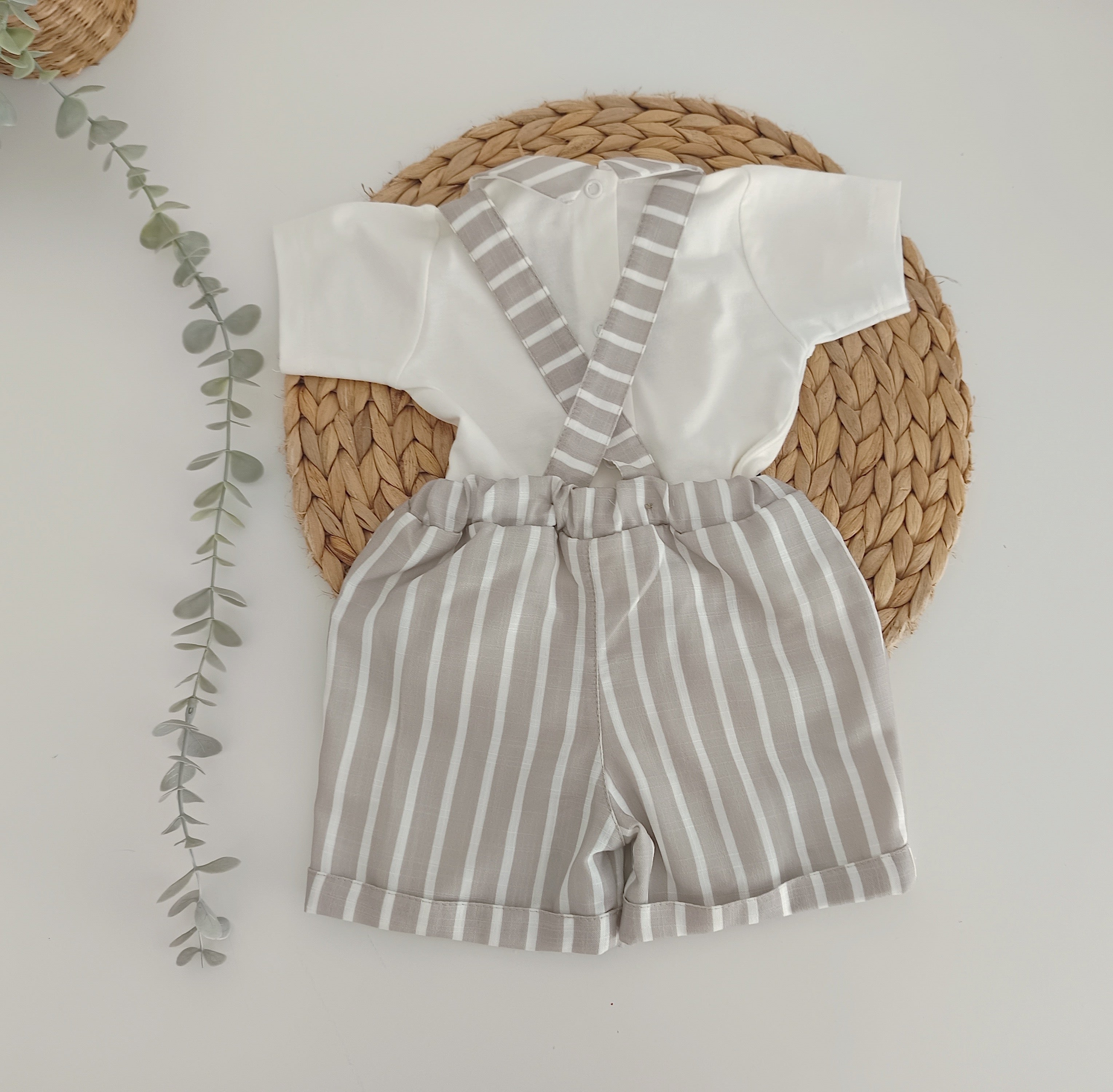 Fofo Riscas com Camisa Areia