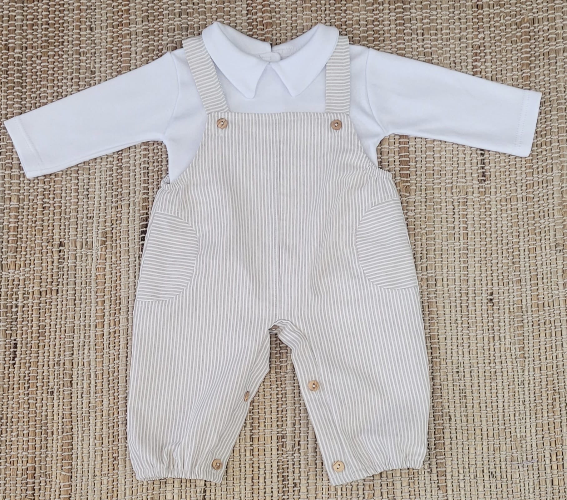 Jardineiras Riscas com Camisa Areia