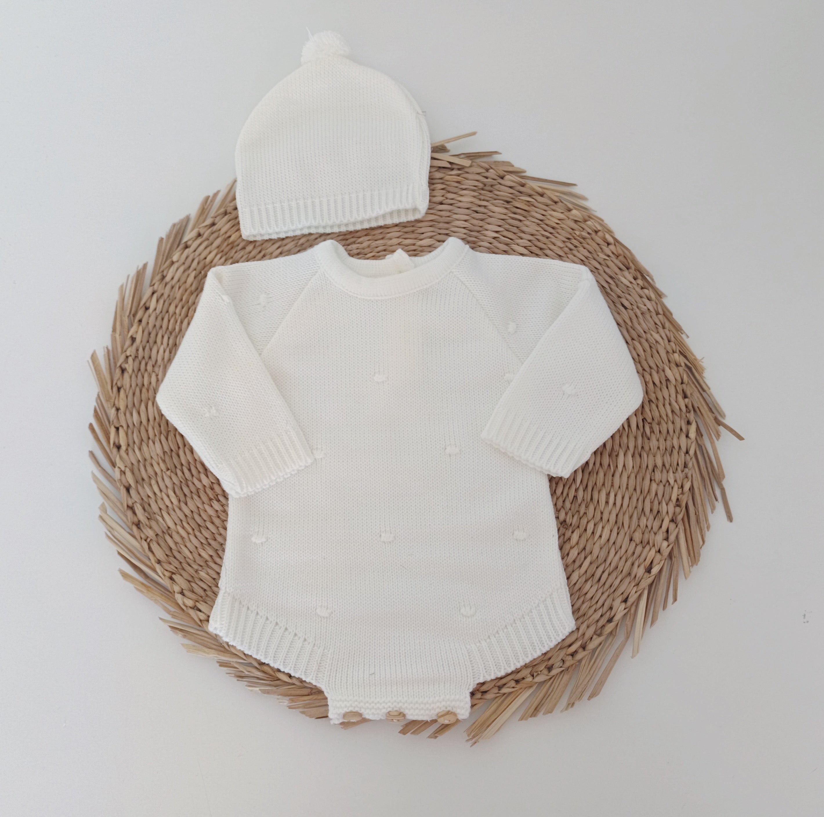 Fofo de Malha Pompons com Gorro Pérola