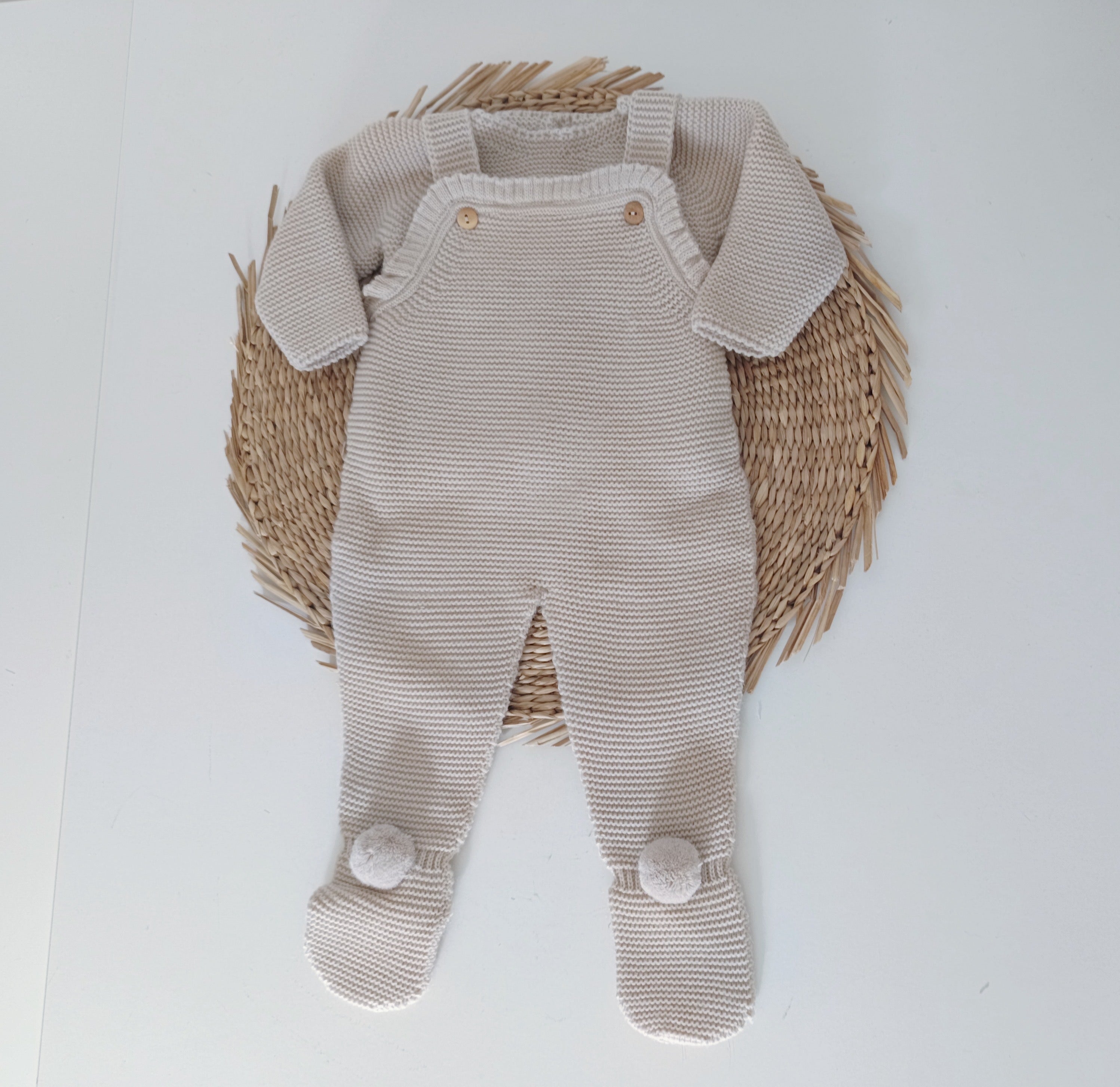 Jardineiras de malha com Camisola Pompons nos pés Areia