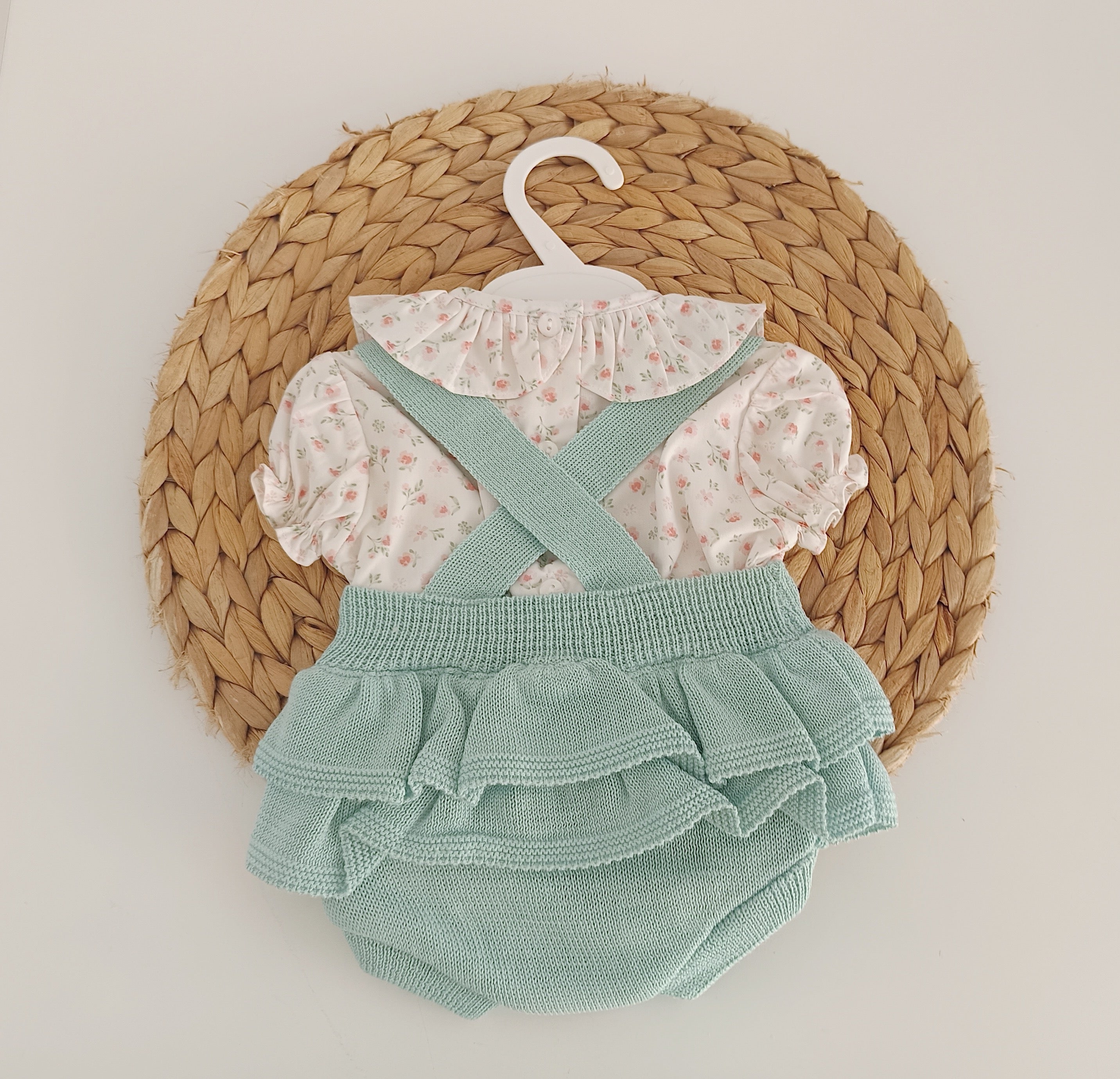 Detalhe conjunto fofo tapa fraldas blusa flores manga curta verde FitFiu Babies