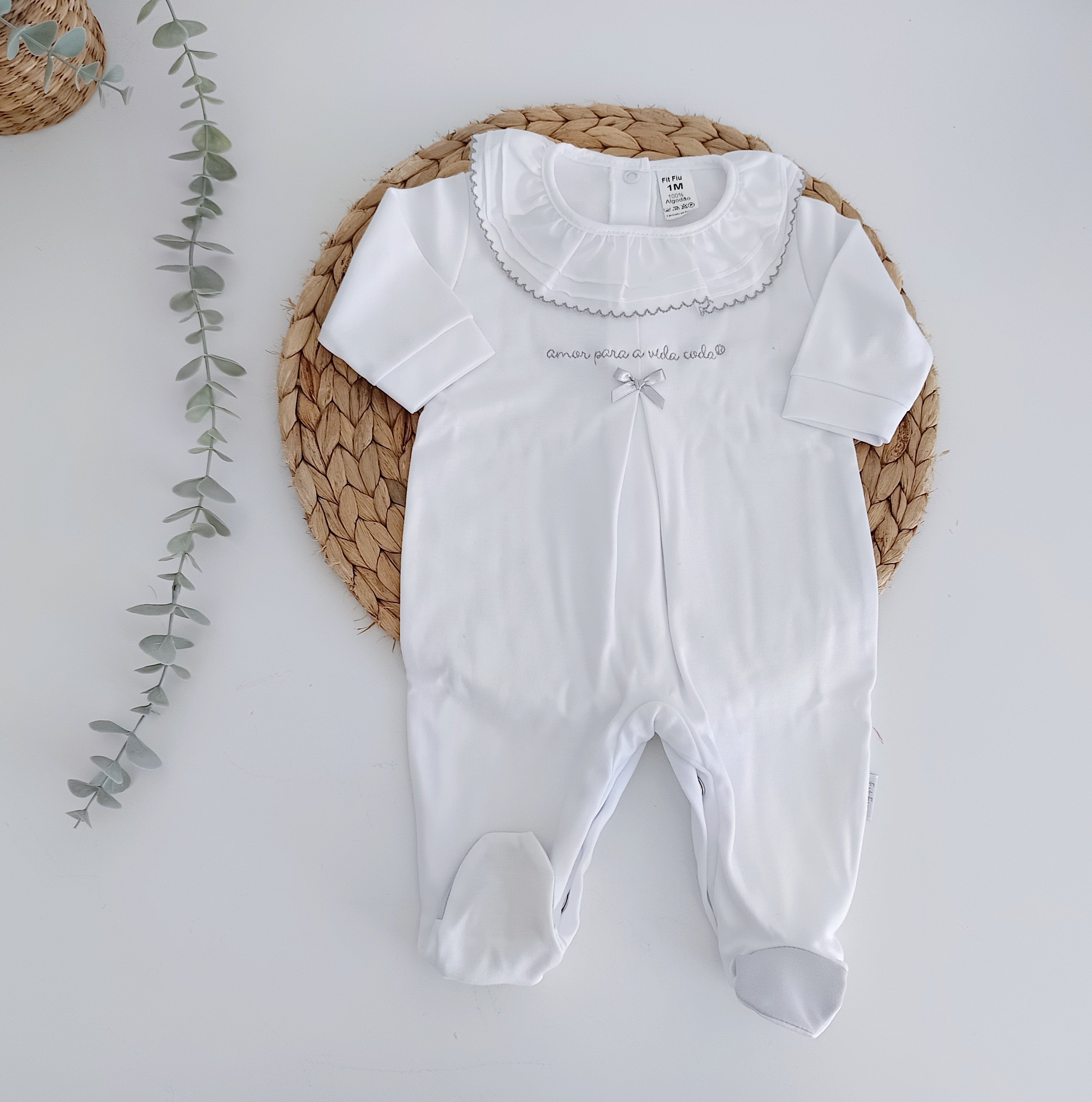 Amor Para a Vida Toda® | Conjunto Primeira Roupinha Lacinho Cinza com manta