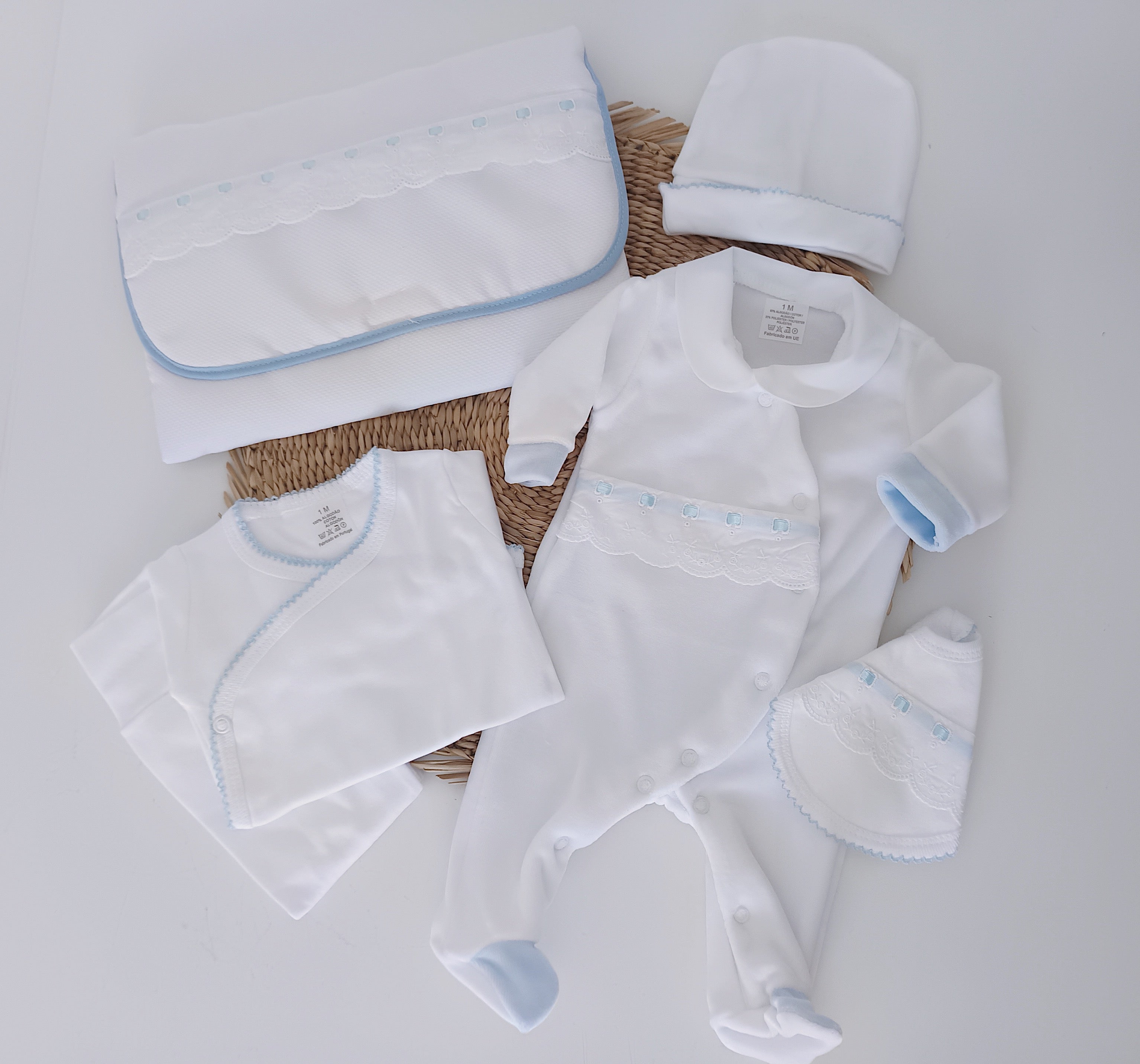 Conjunto de Primeira Roupinha Veludo Bordado Inglês Azul