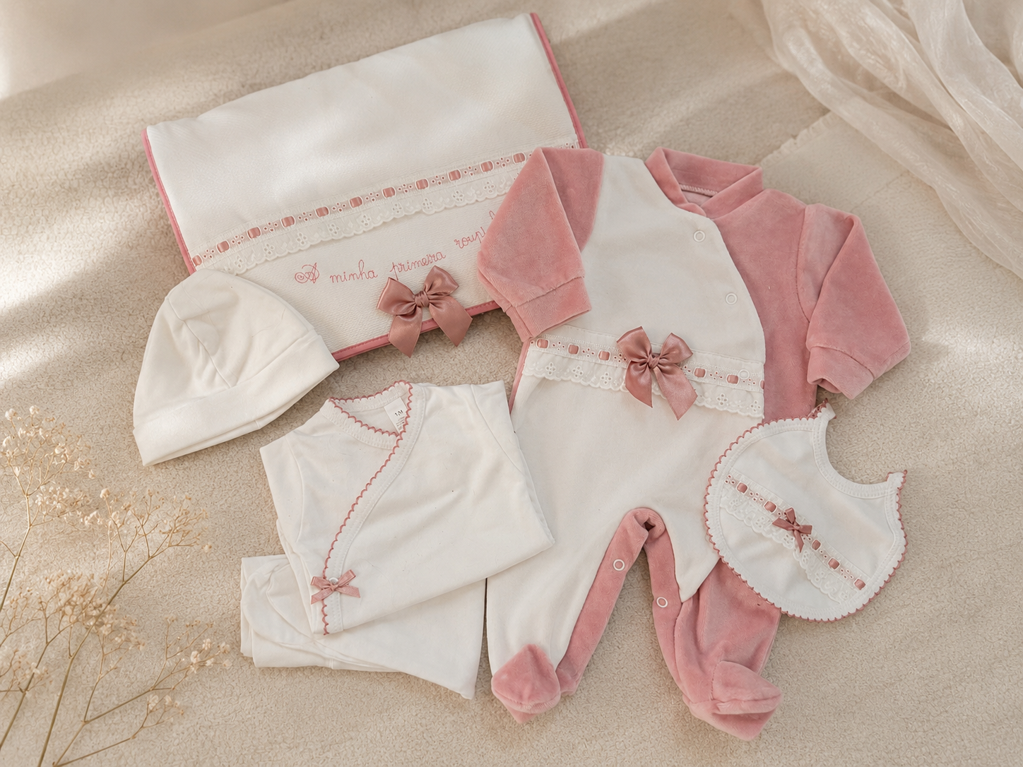 Conjunto de Primeira Roupinha Veludo Bordado Inglês Laço Pérola Rosa Velho