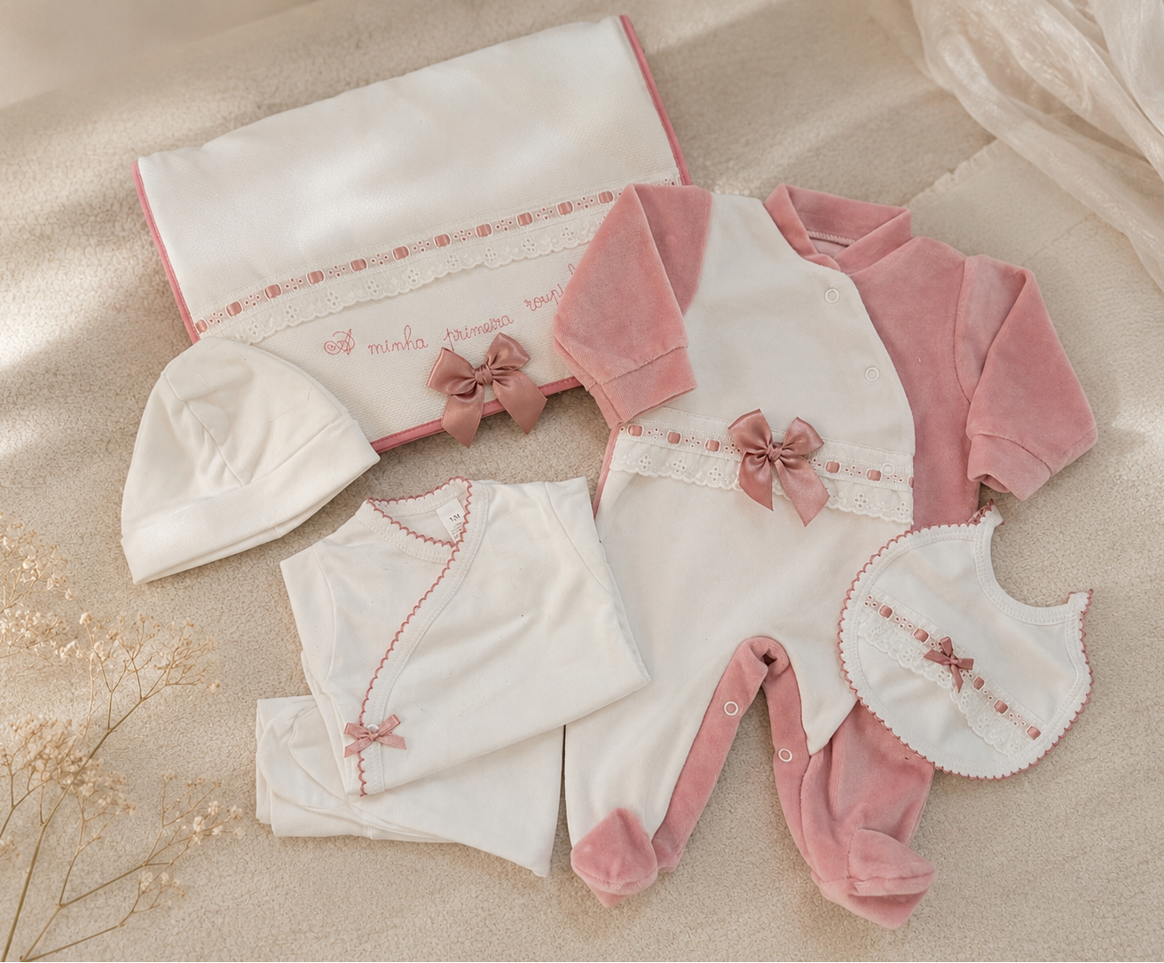 primeira roupinha bebé menina rosa velho