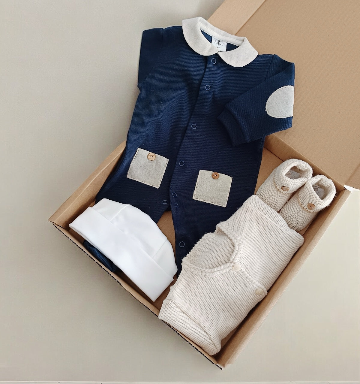 FitFiu Babies® | Conjunto Primeira Roupinha Algodão Marinho com Bolsos Areia