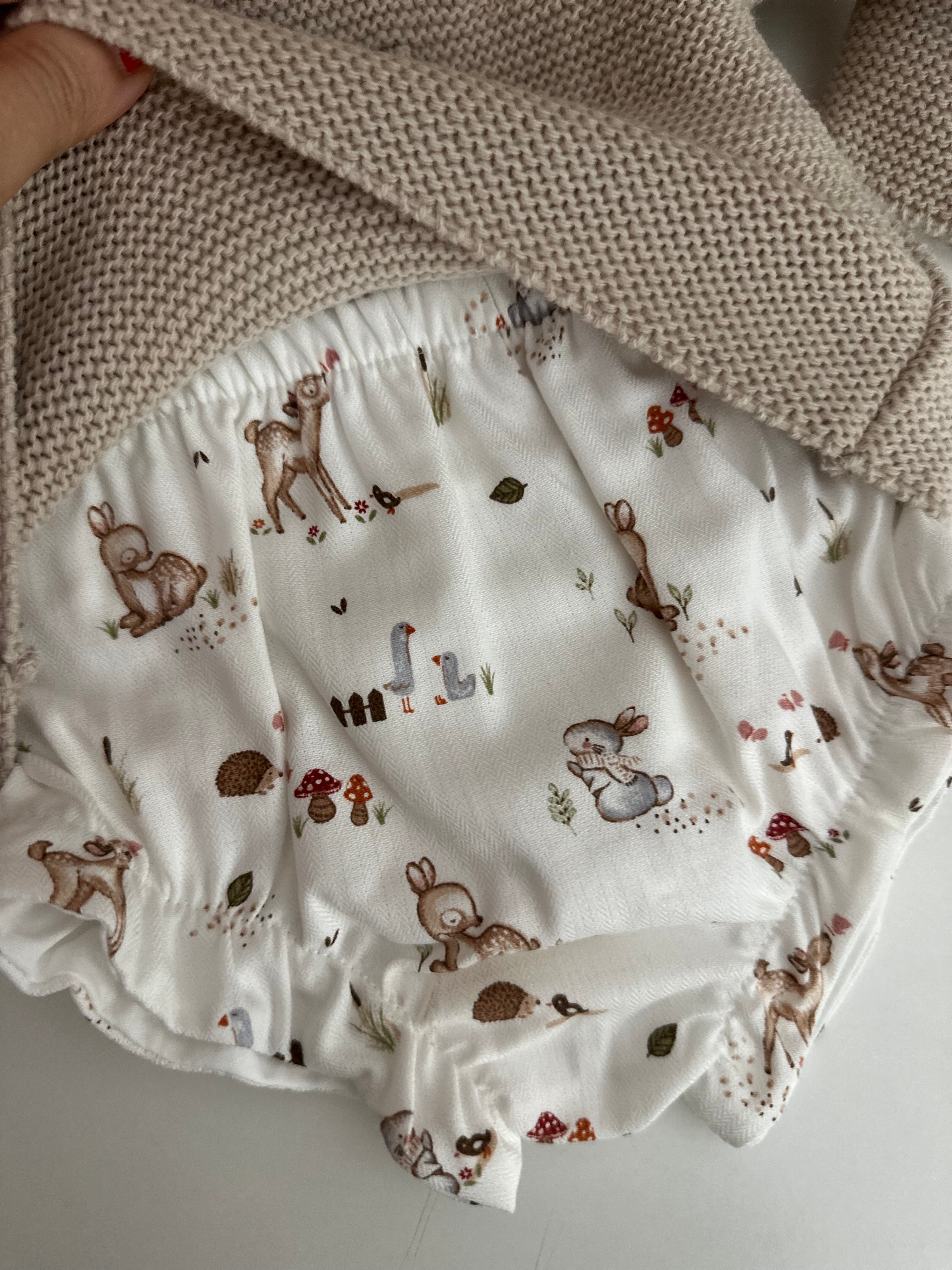 Tapa Fraldas com Camisola de Malha Coelhinhos Areia