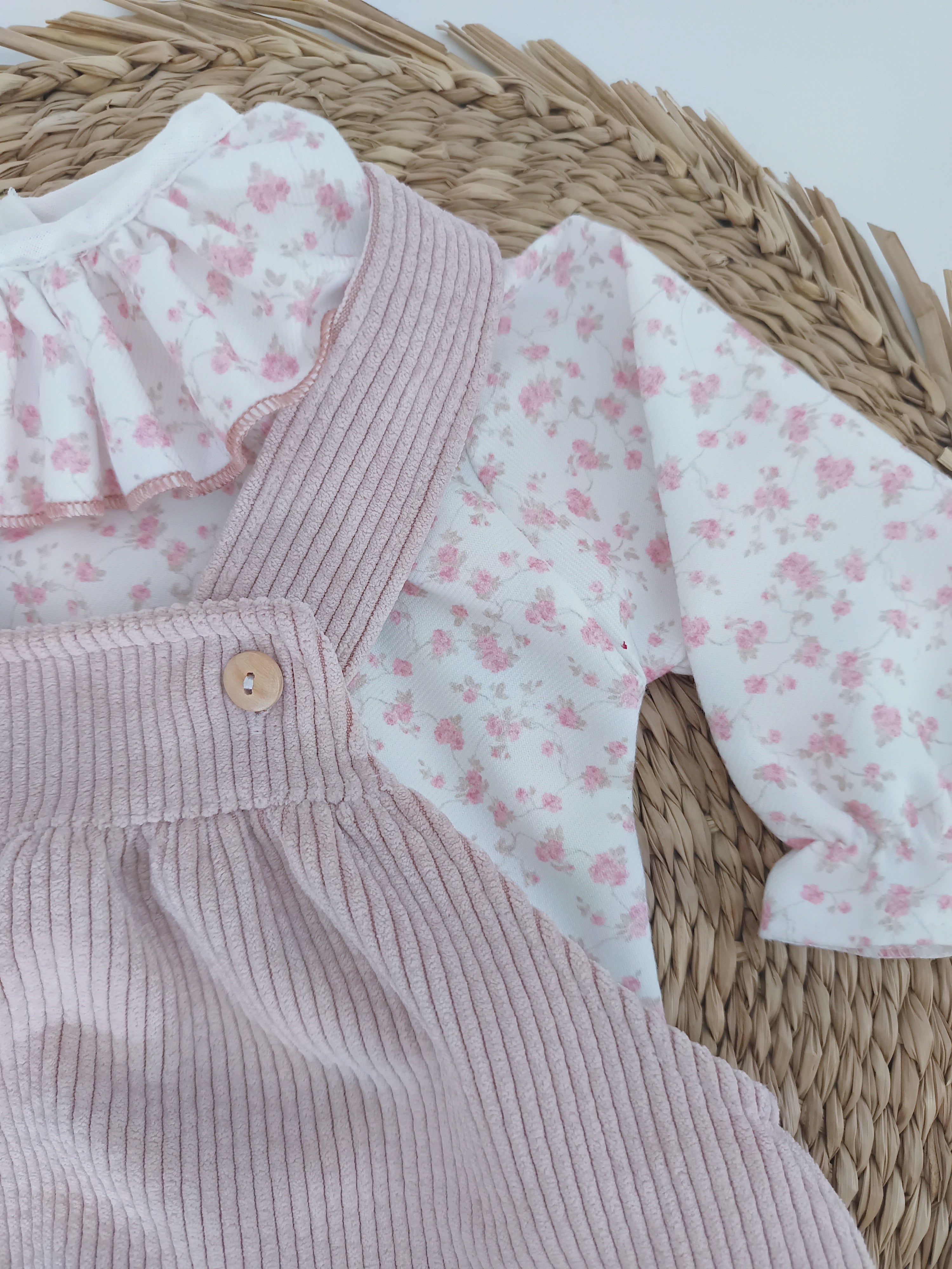 Vestido Saia de Peito de Bombazine Fina com blusa flores Rosa Velho