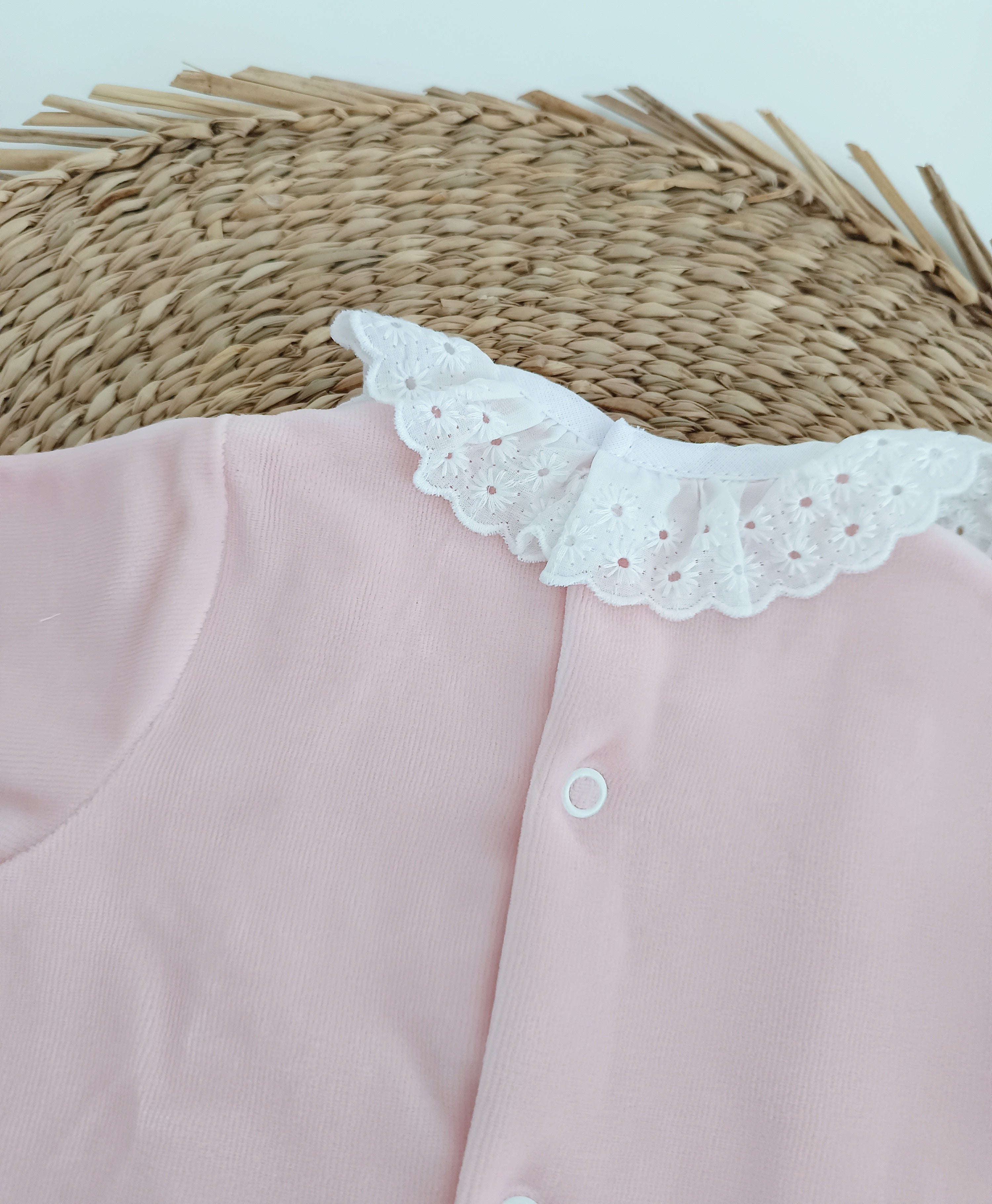 Babygrow Veludo Com Botões Flor e Gola De Folho Rosa Velho