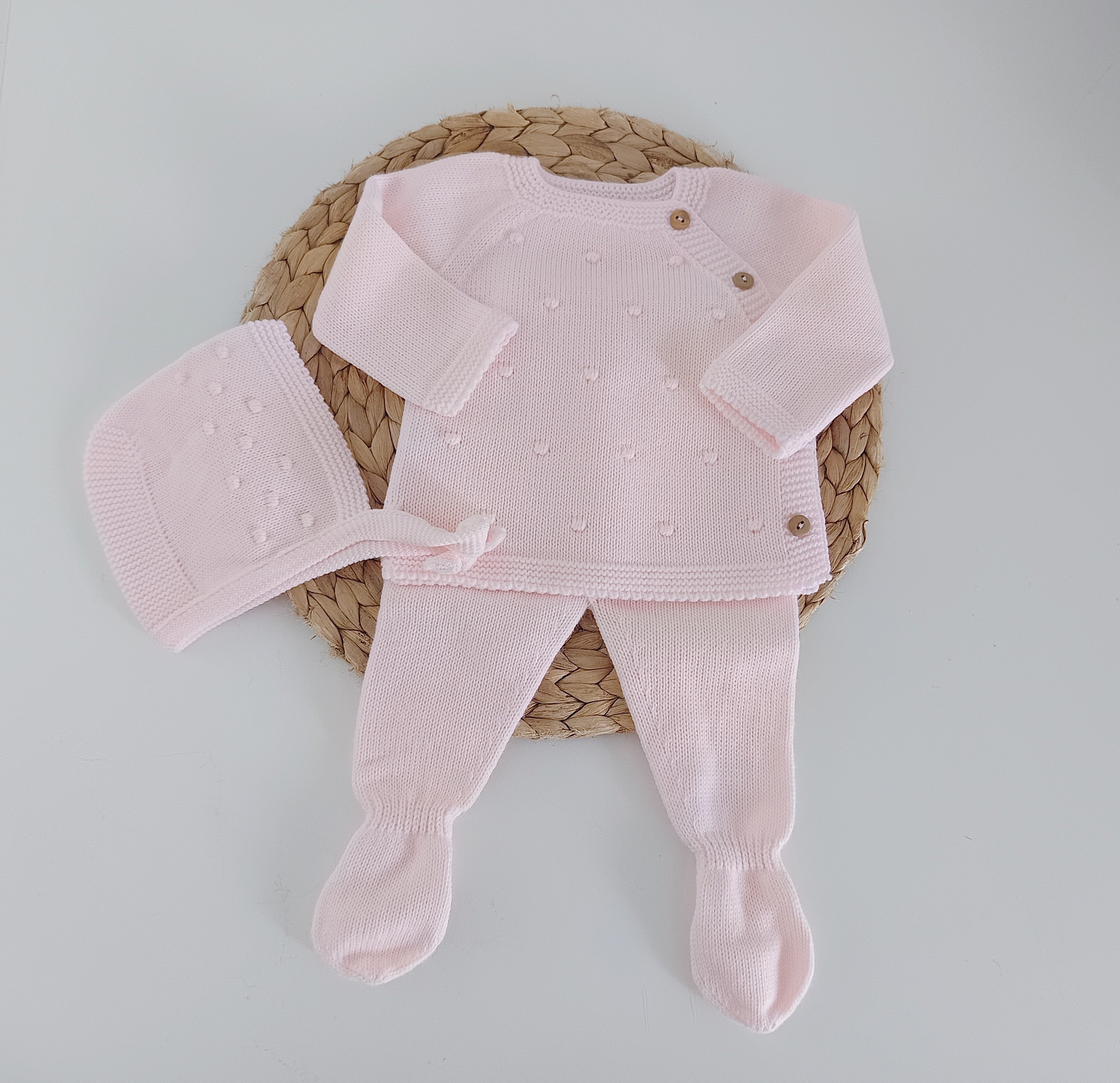 Conjunto de Malha Pompons em Relevo Botões com Touca Rosa