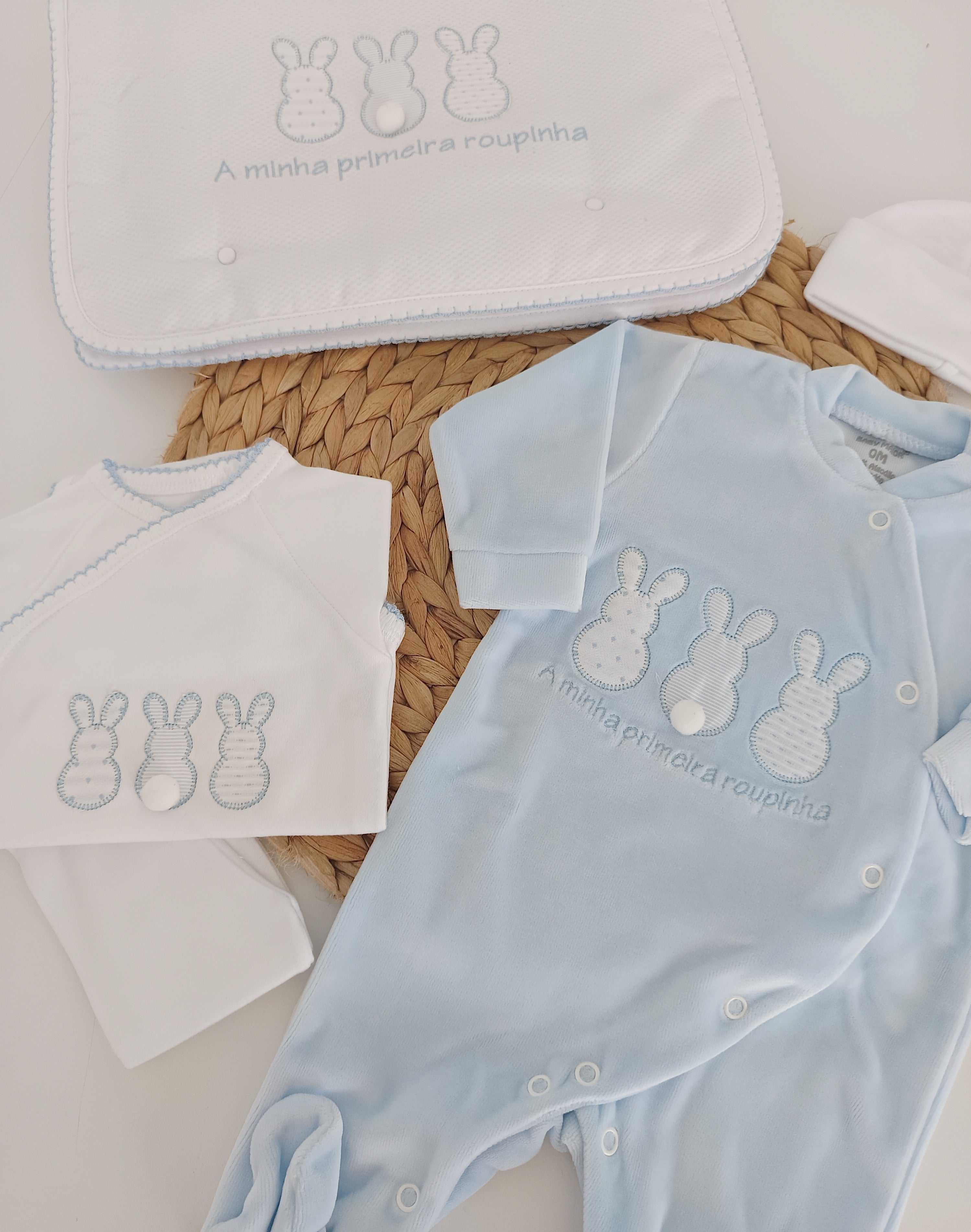 Conjunto de Primeira Roupinha Veludo Coelhos Azul