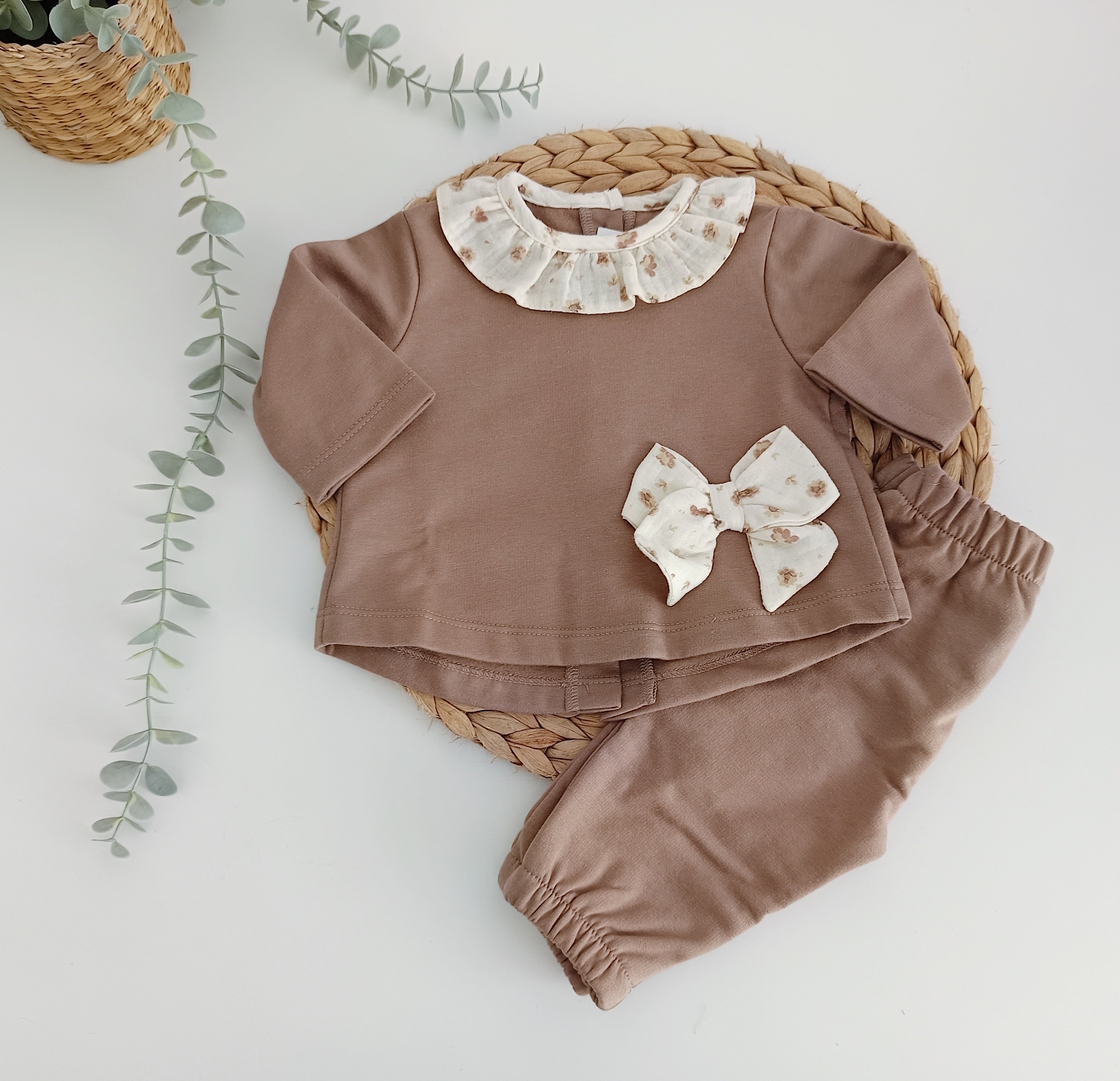 Conjunto Laçarote em Baixo Castanho