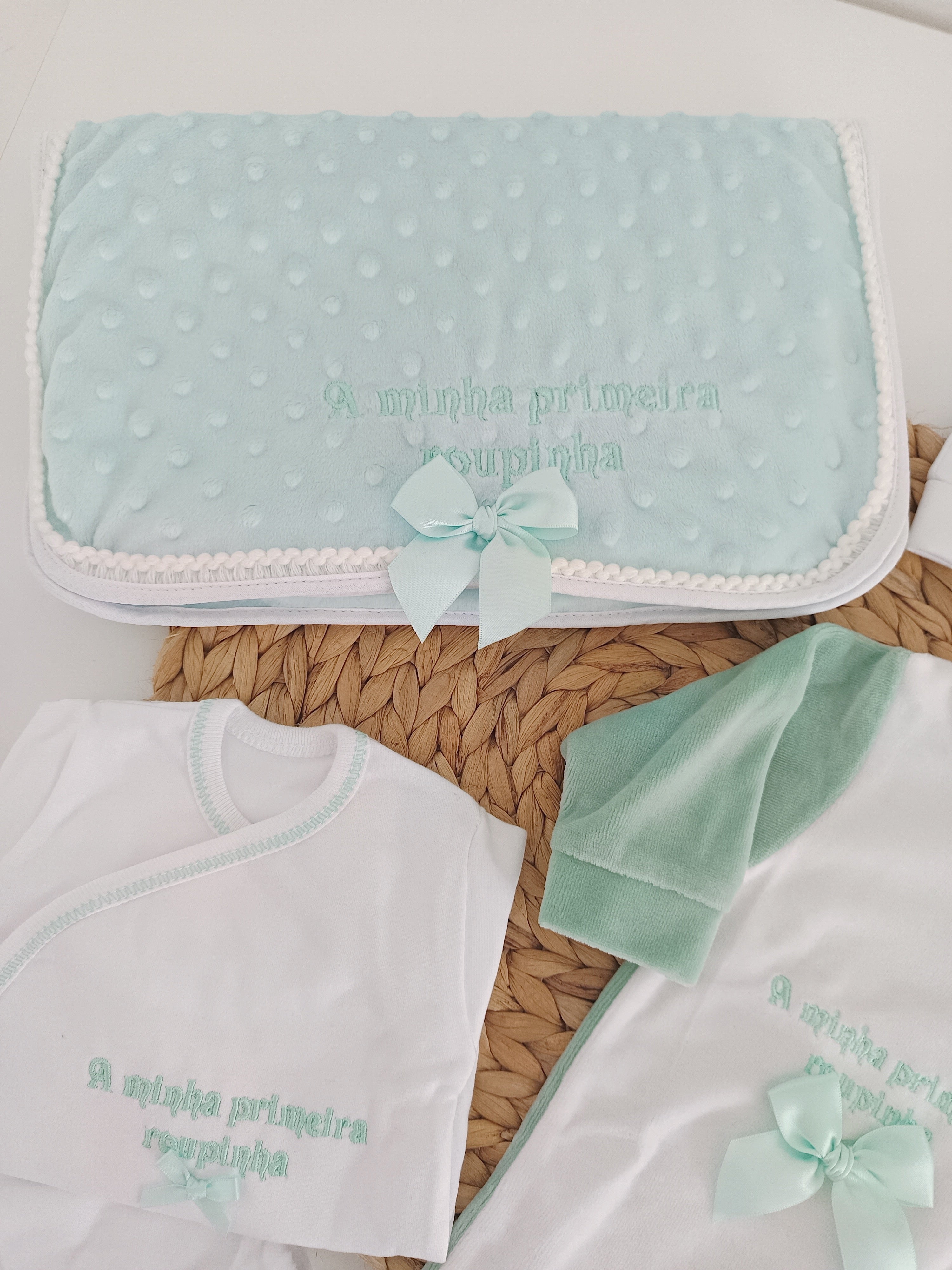 Conjunto de Primeira Roupinha Veludo Niples Verde