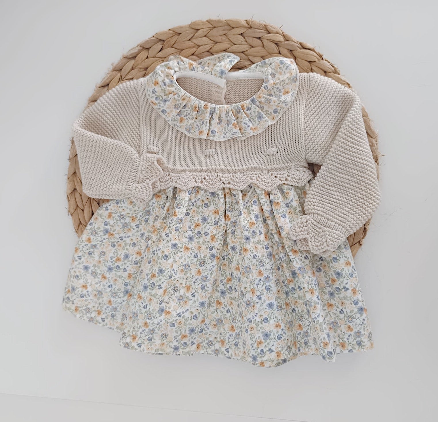 Vestido de Tecido e Malha com Flores Areia