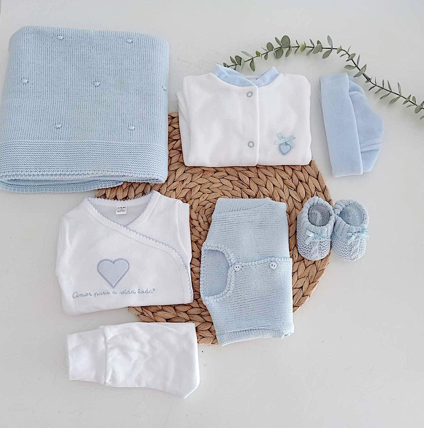Amor Para a Vida Toda® | Conjunto Primeira Roupinha Coração Azul com manta