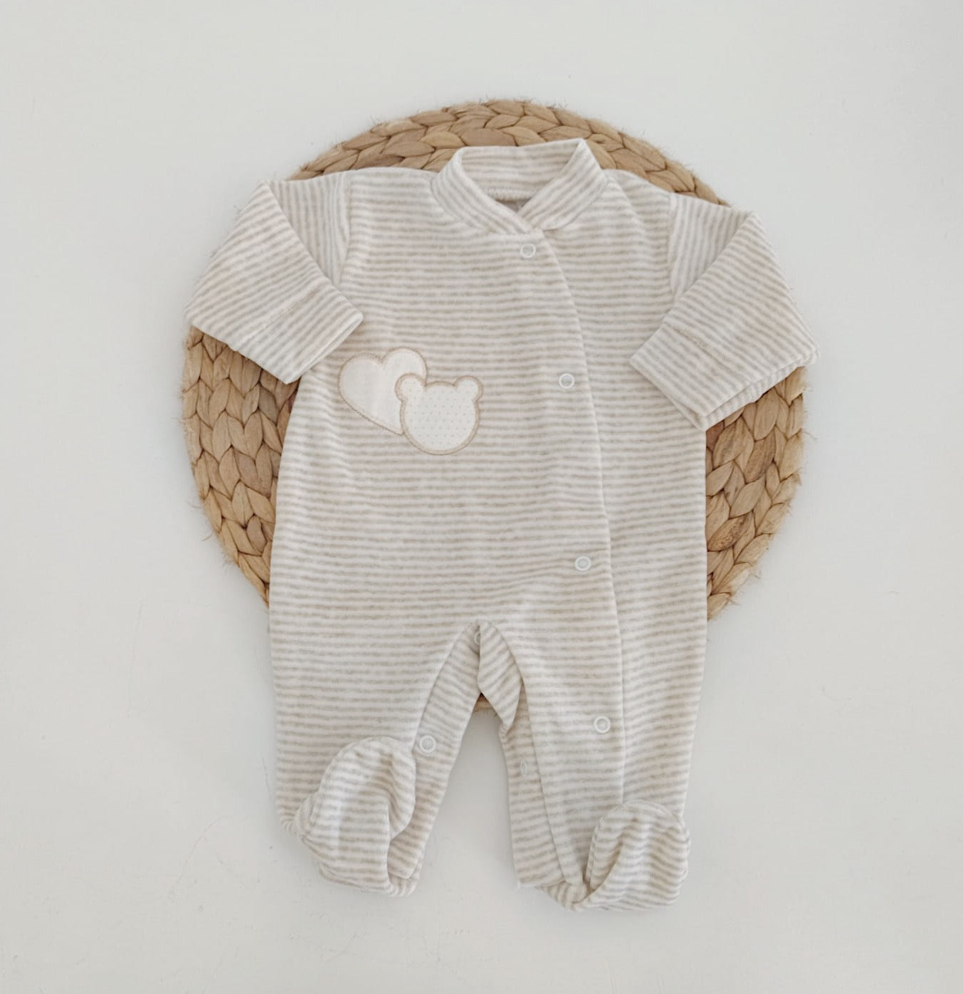 Babygrow de Veludo Urso Coração Riscas Pérola