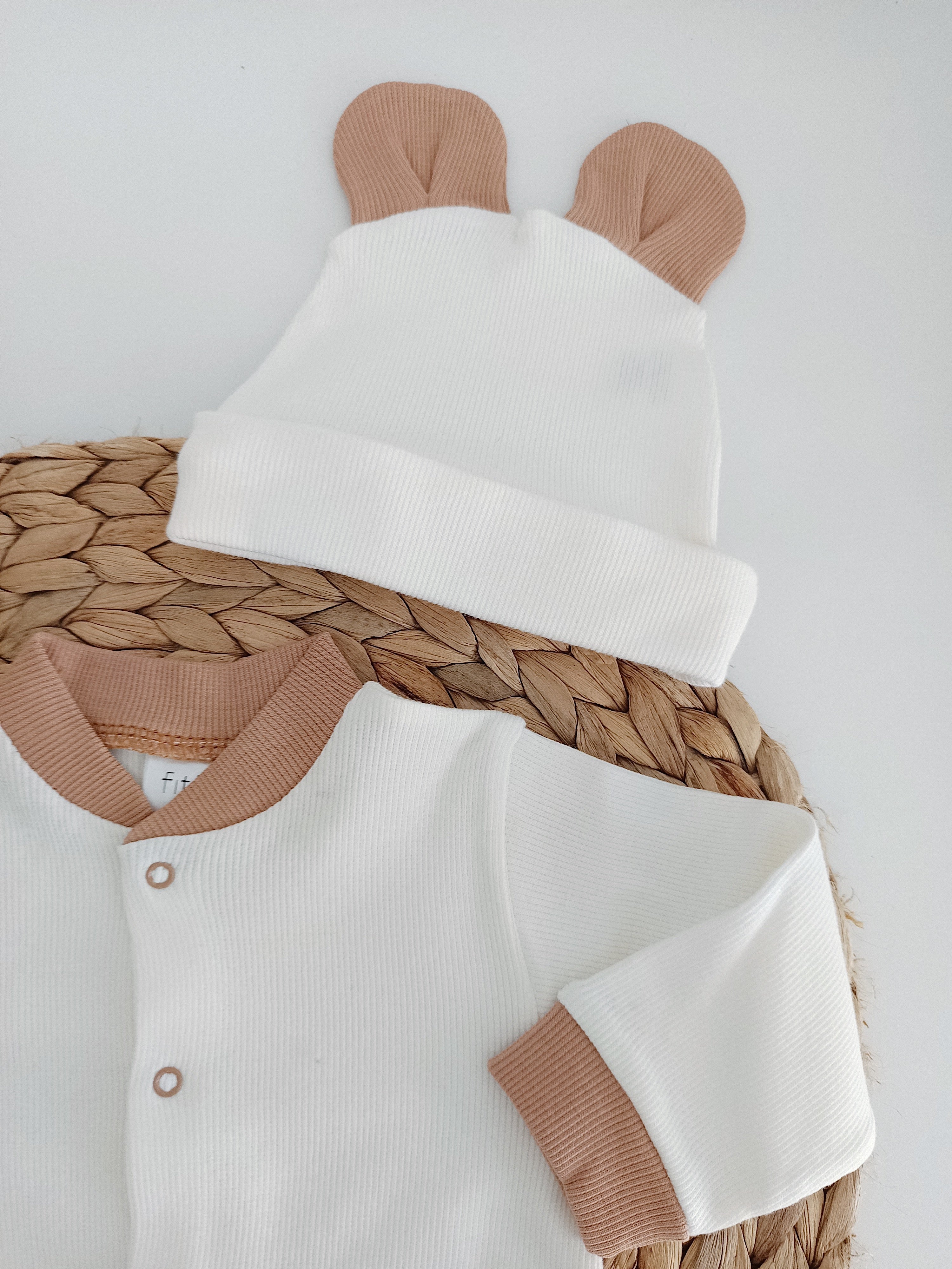 FitFiu Babies® | Babygrow Algodão Básico e Gorro Orelhas