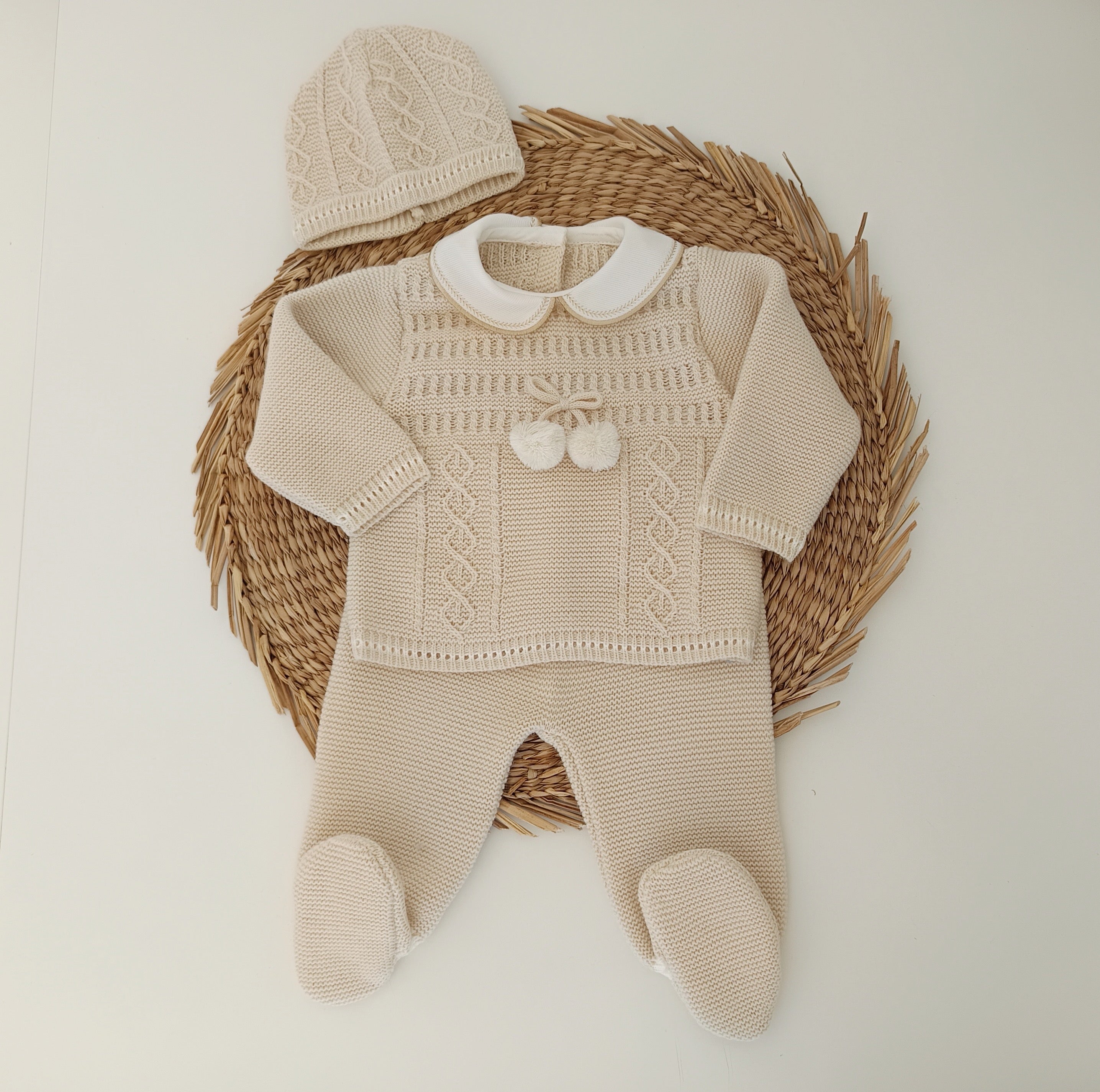Fato de Malha com Gorro Pompons Areia
