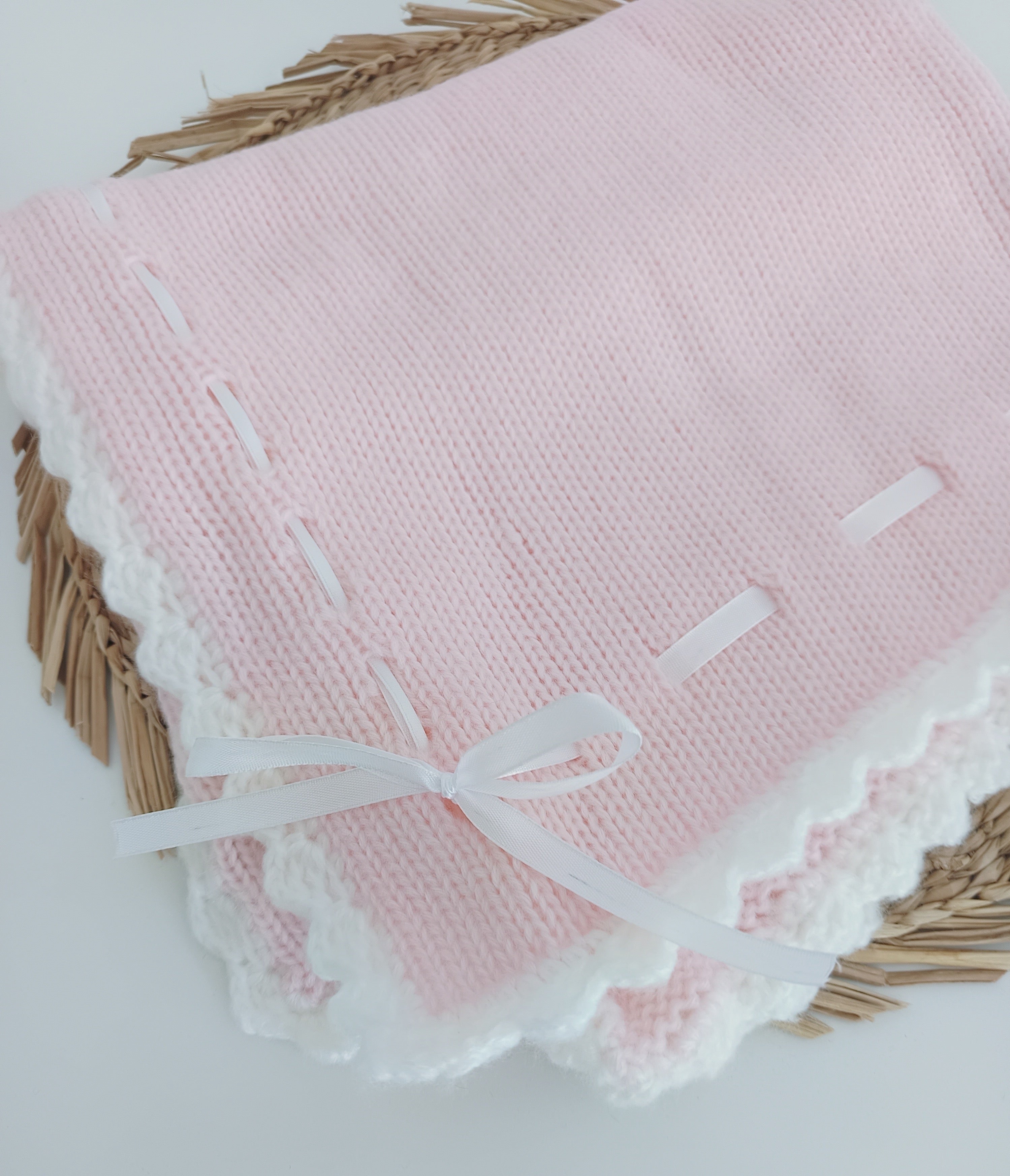 Manta de Malha para Bebé feita à Mão com Laço em Cetim