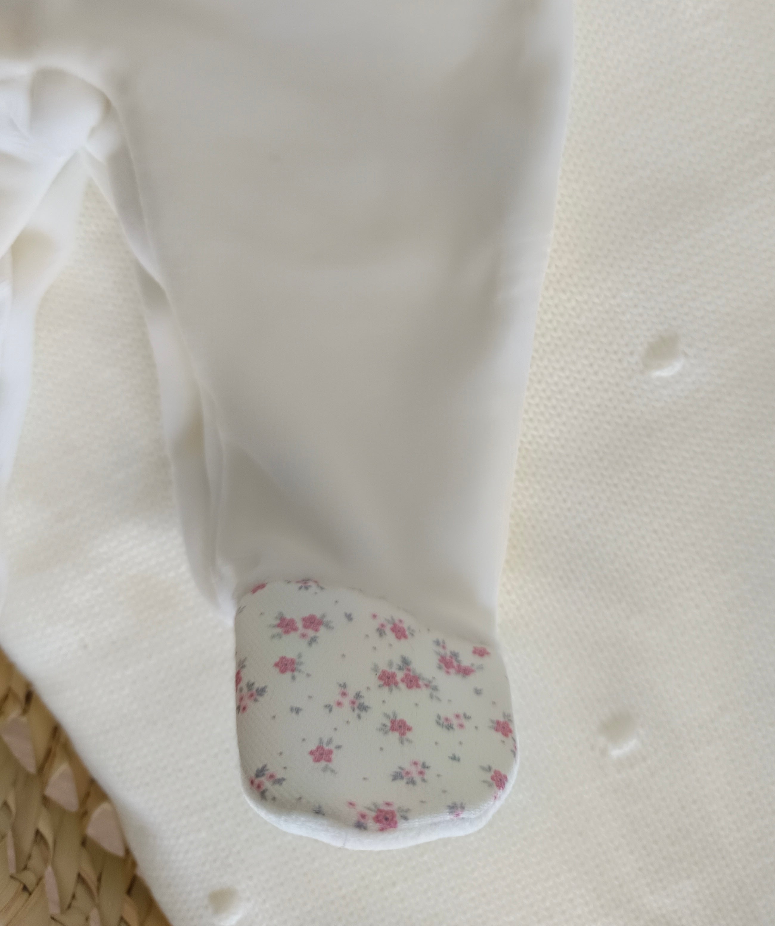 FitFiu Babies® | Babygrow Flores Bordadas Pérola