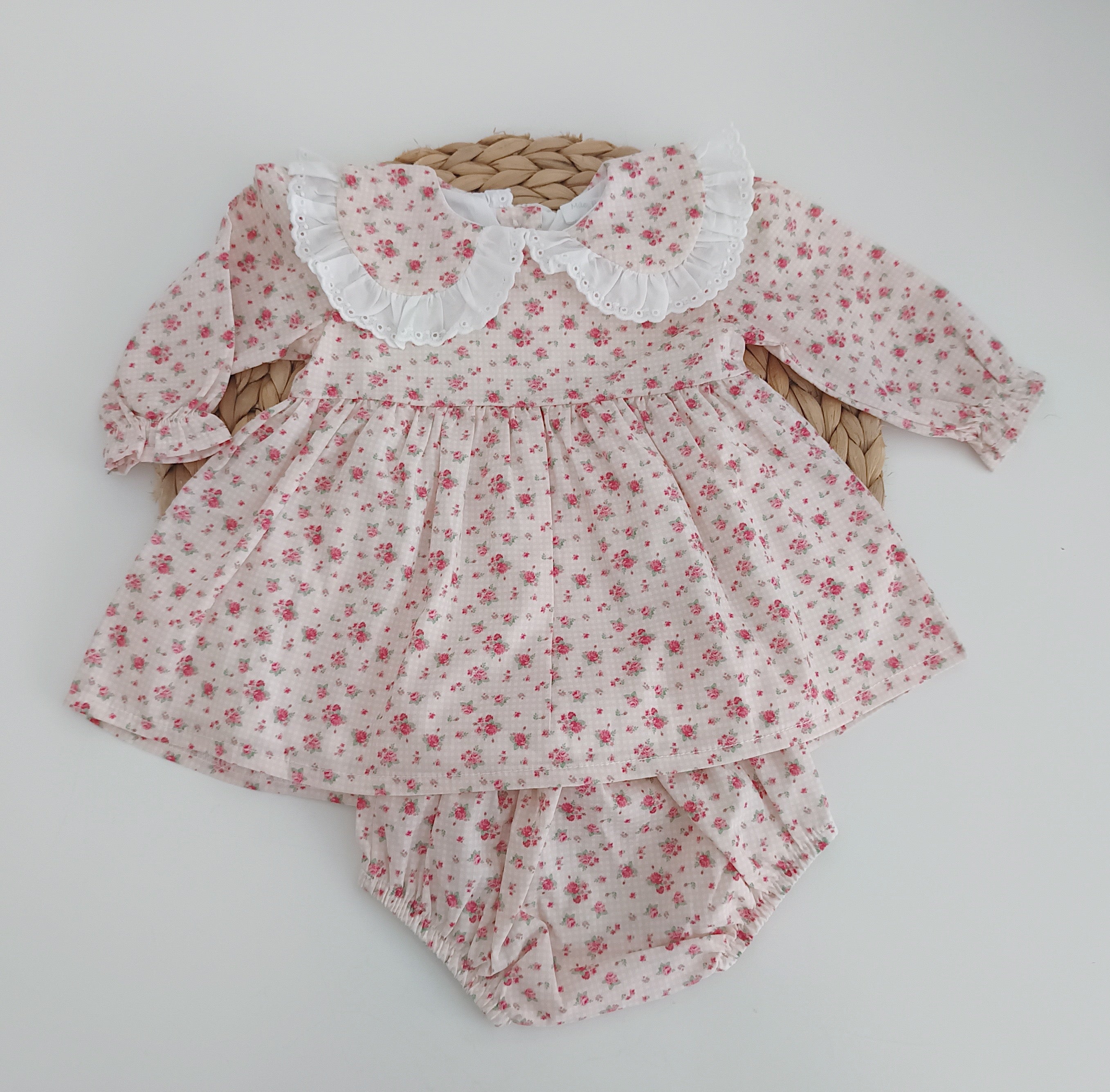 Vestido com Tapa Fraldas Flores Pérola