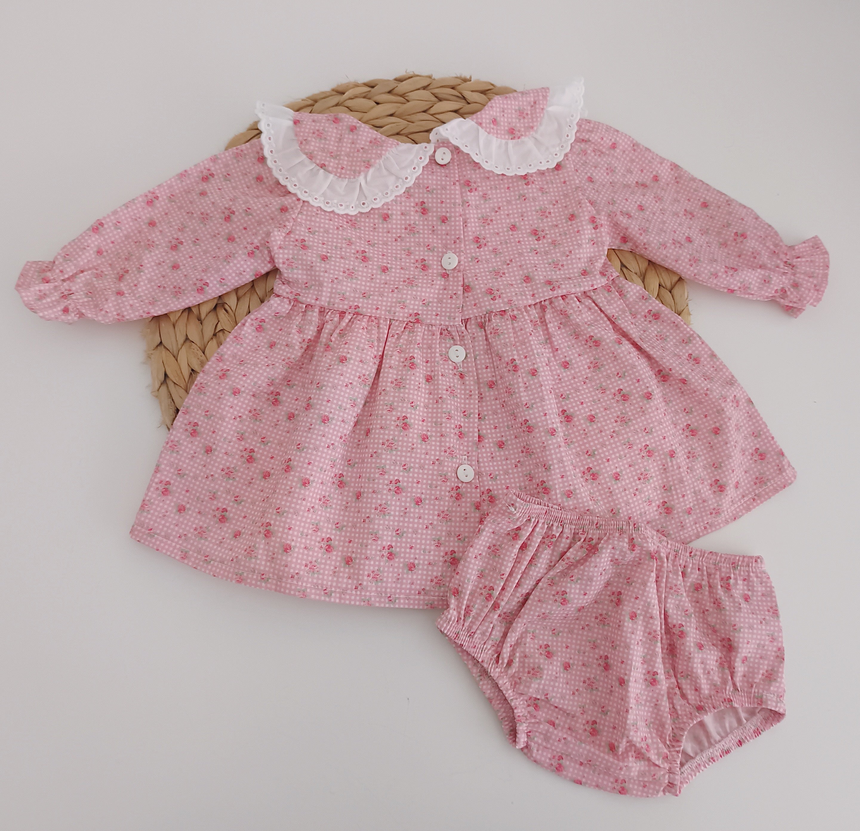 Vestido com Tapa Fraldas Flores Rosa