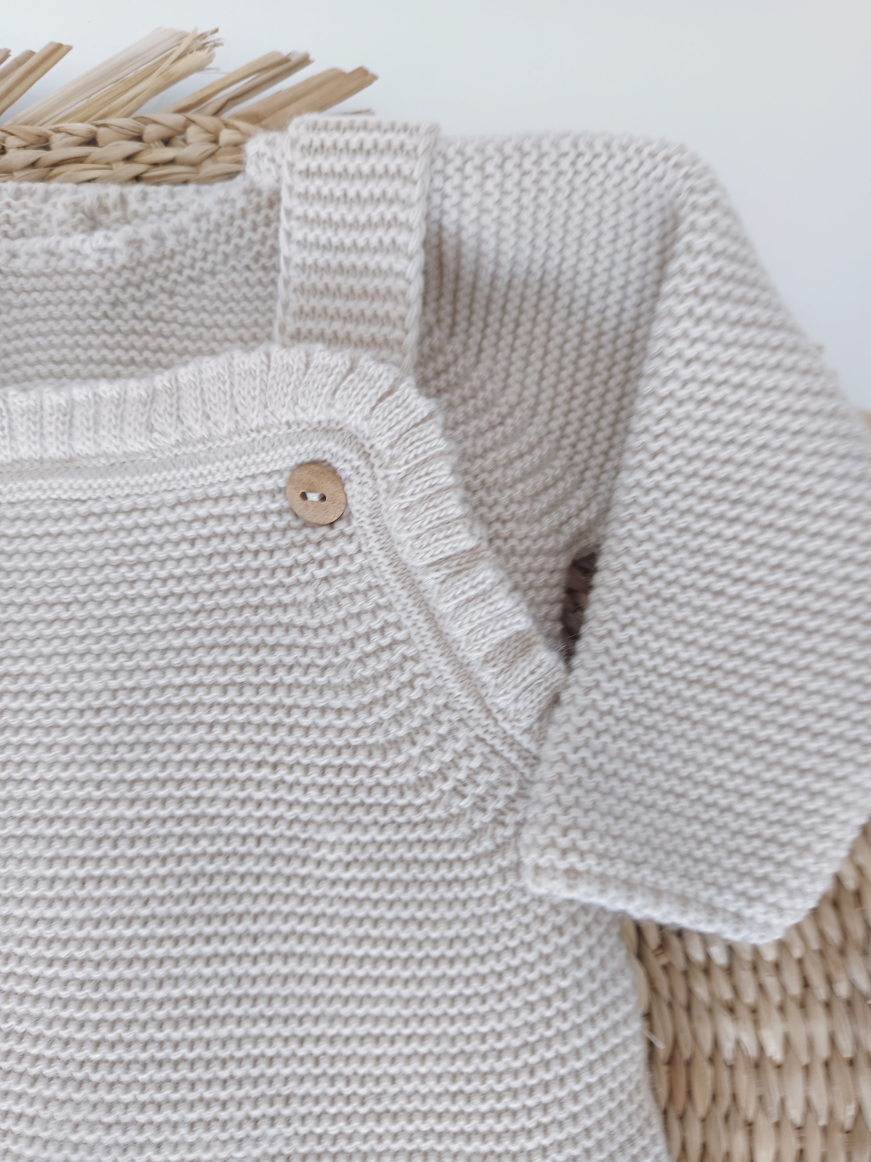 Jardineiras de malha com Camisola Pompons nos pés Areia