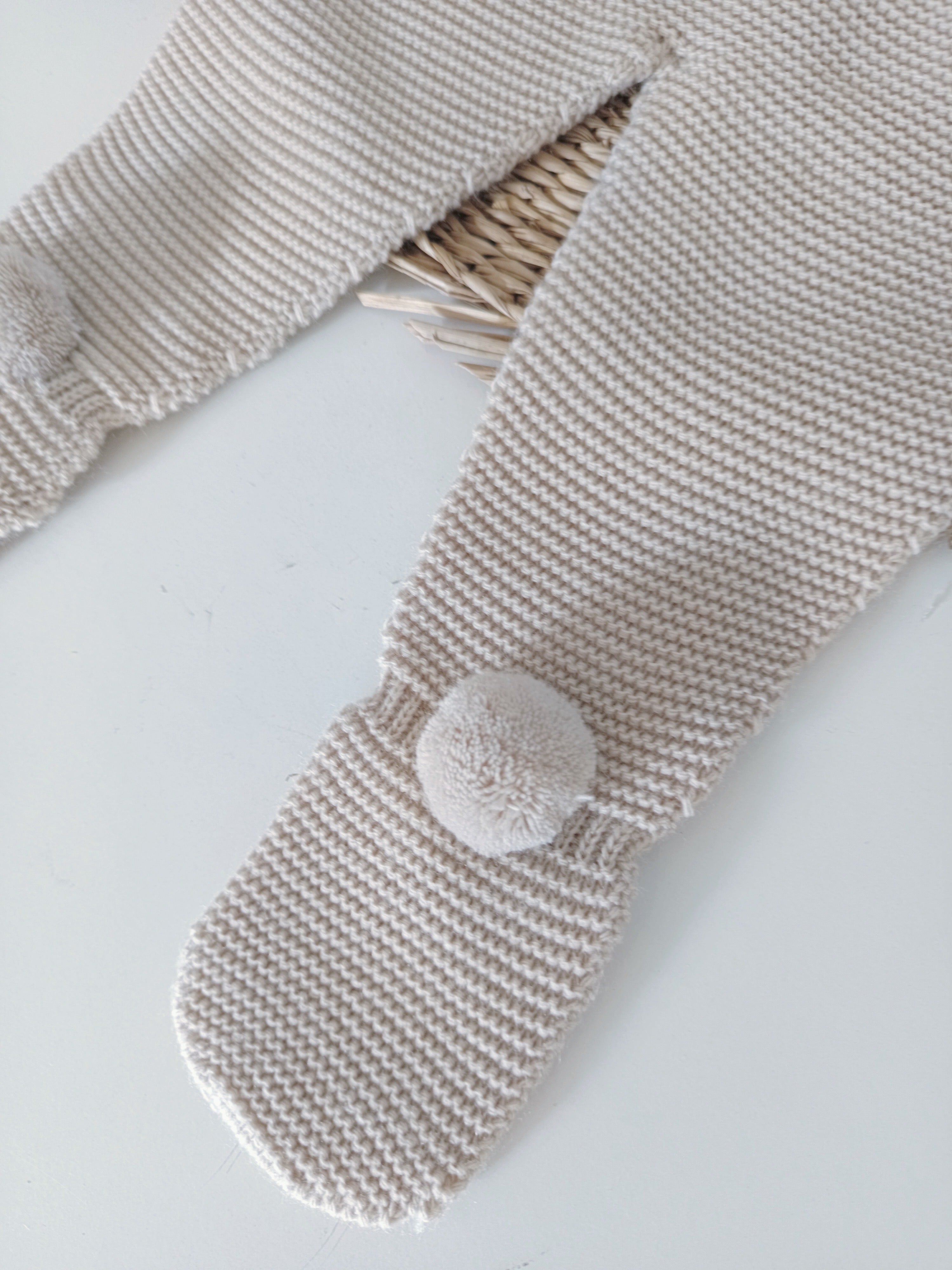 Jardineiras de malha com Camisola Pompons nos pés Areia