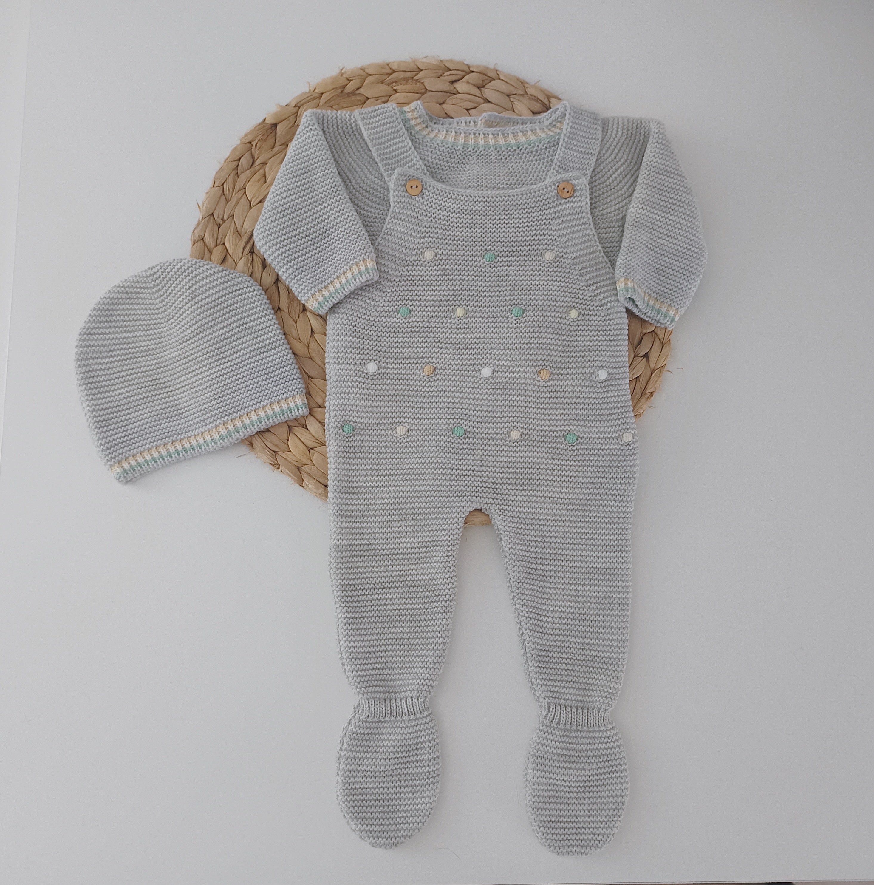 Jardineira Malha Saída Maternidade Pompons Coloridos Cinza