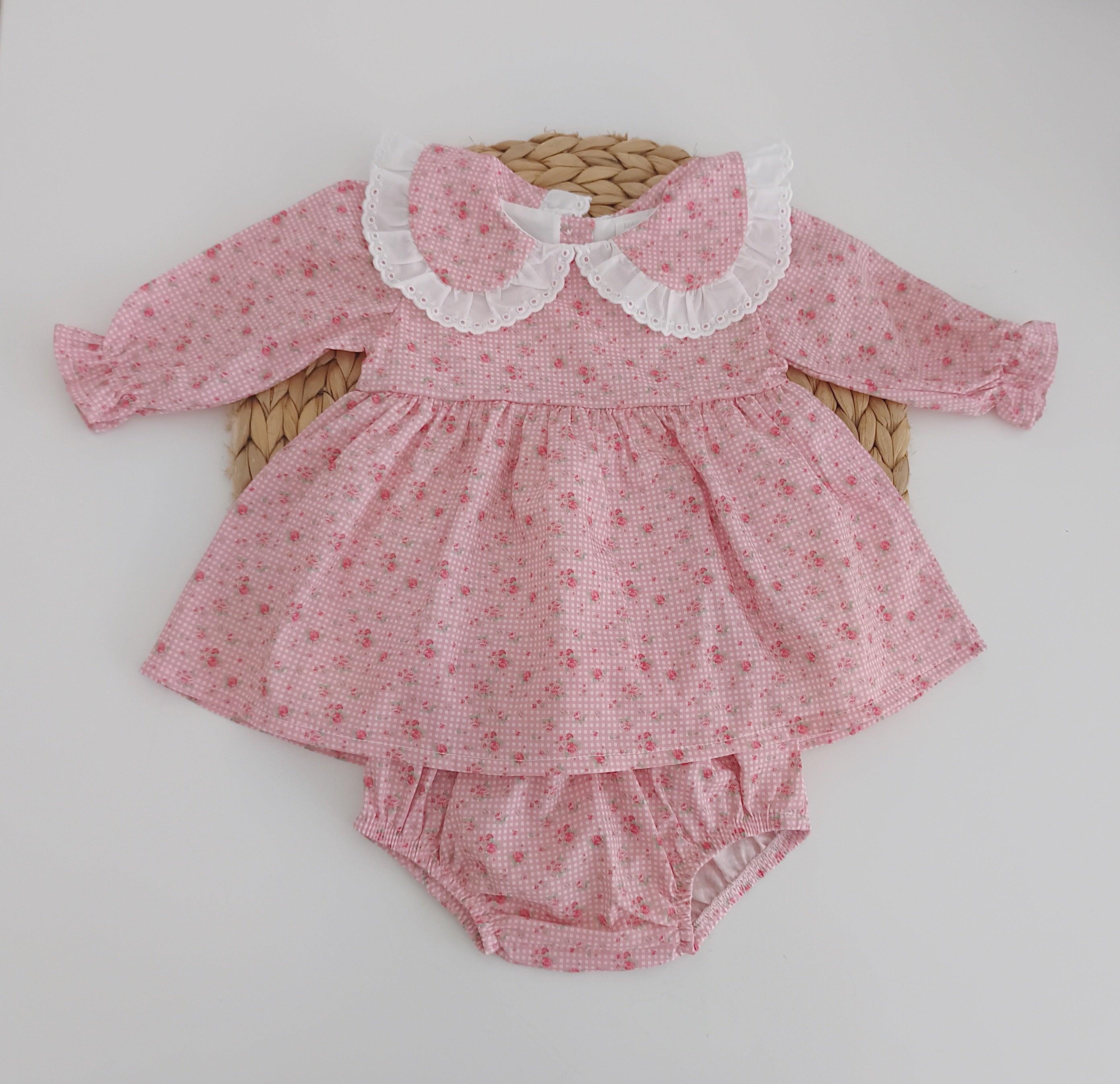 Vestido com Tapa Fraldas Flores Rosa