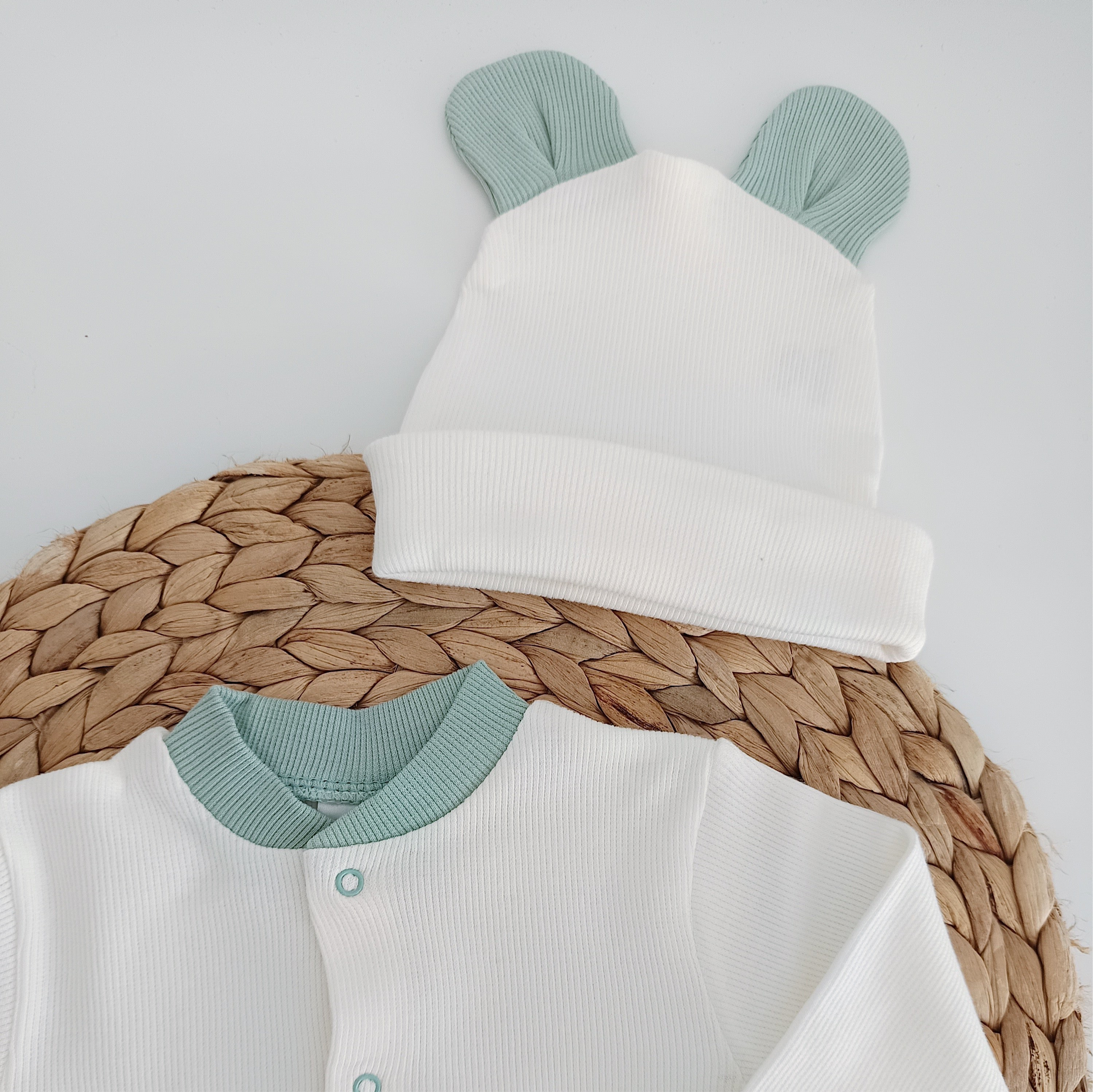 FitFiu Babies® | Babygrow Algodão Básico e Gorro Orelhas Verde