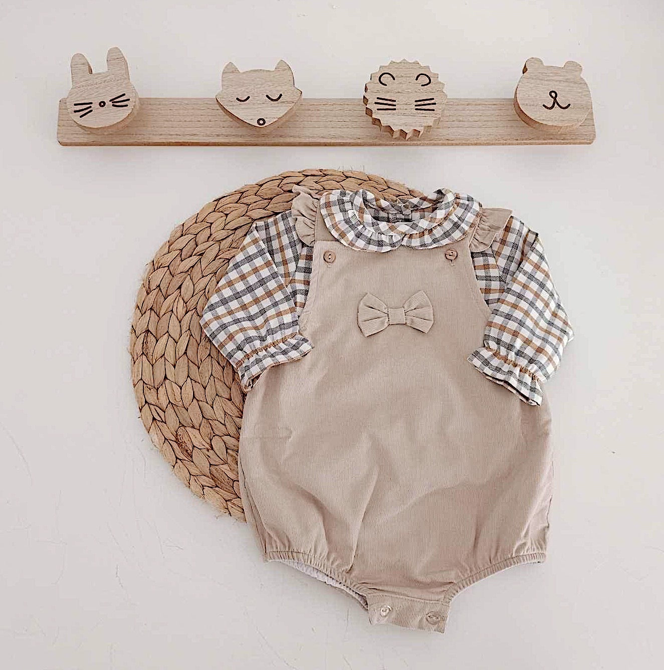 Fofo com Camisa de Gola Laço Camel