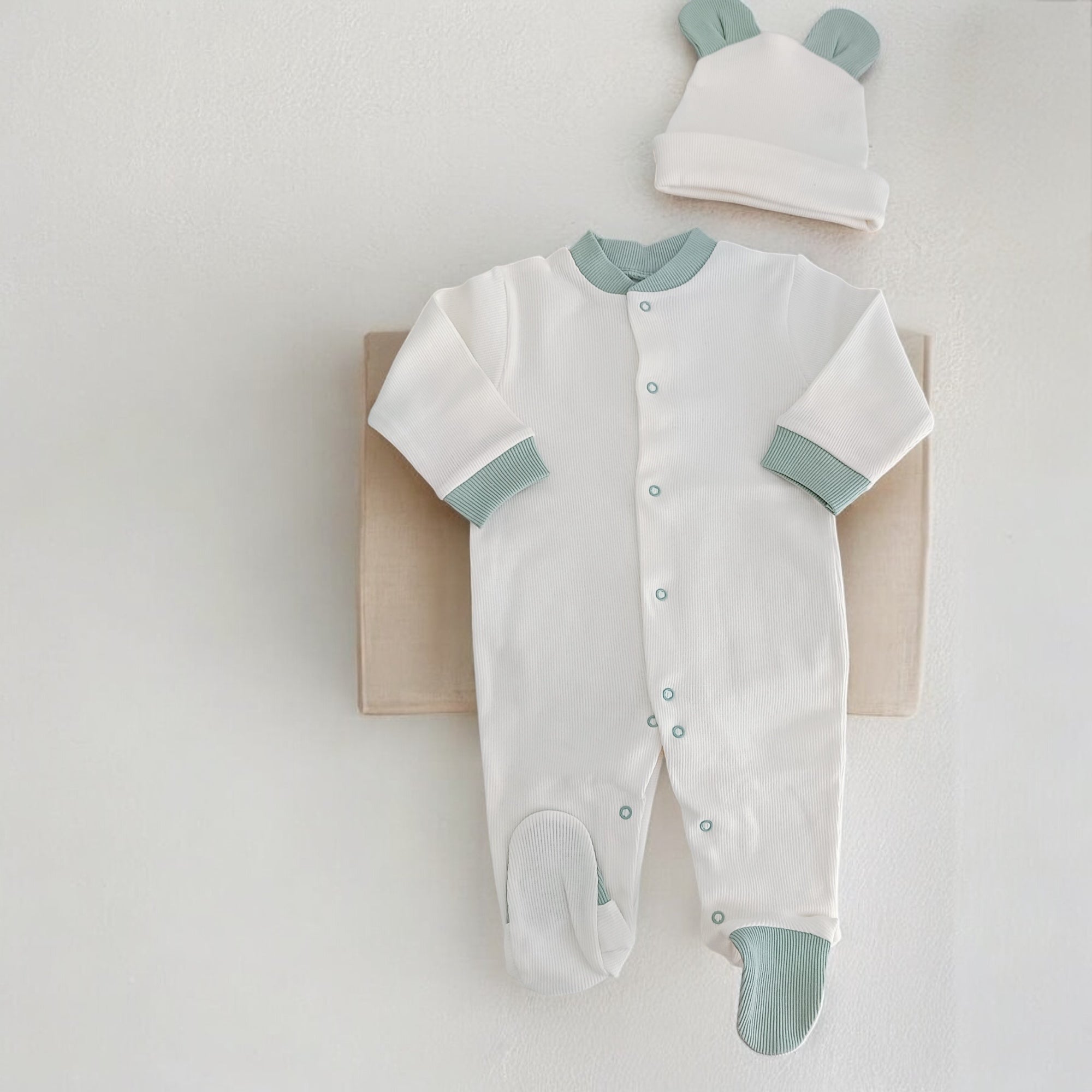 FitFiu Babies® | Babygrow Algodão Básico e Gorro Orelhas Verde