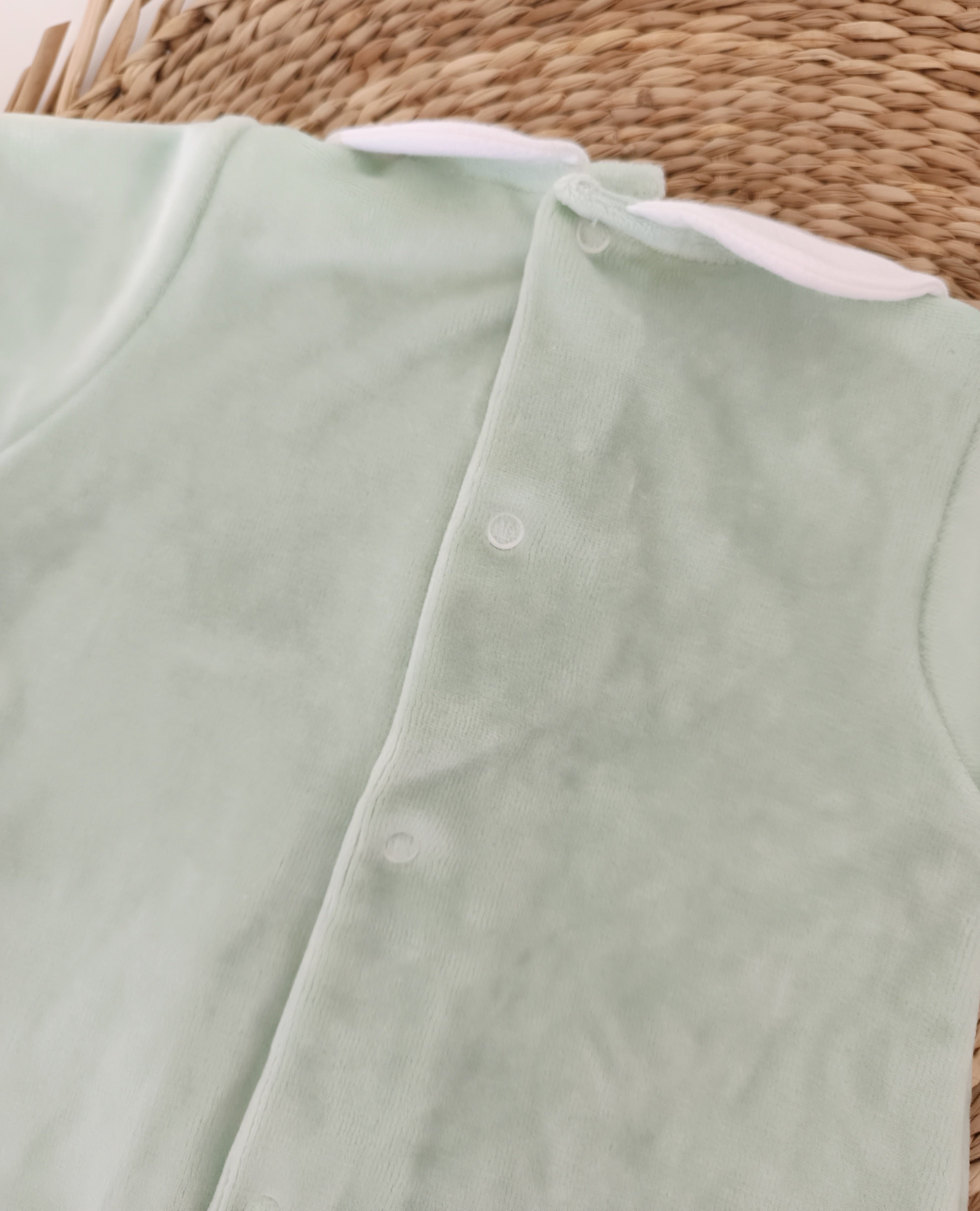 Babygrow Veludo Com Gola Cortada Verde