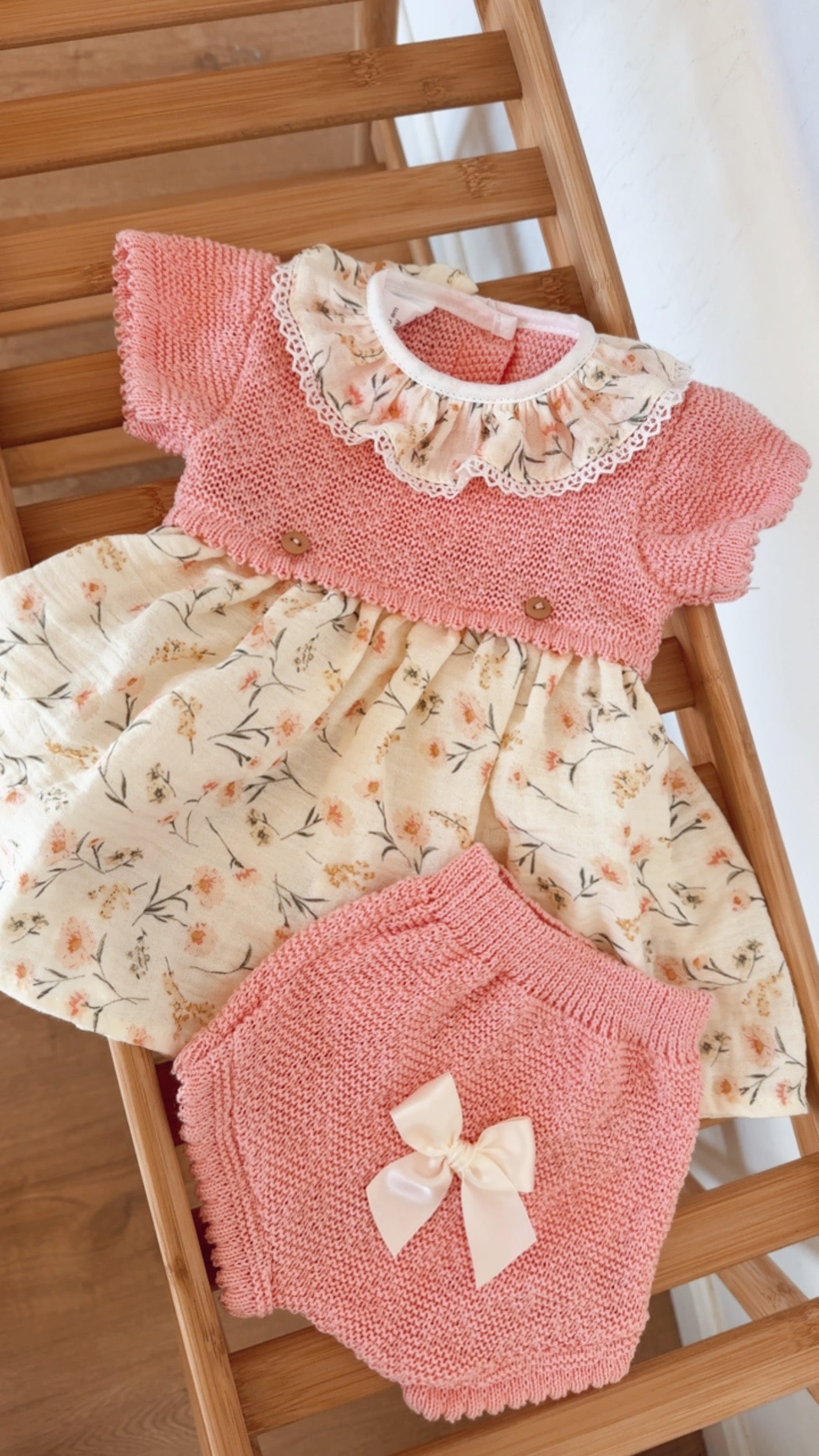 Vestido de Tecido e Malha com Tapa Fraldas Salmão