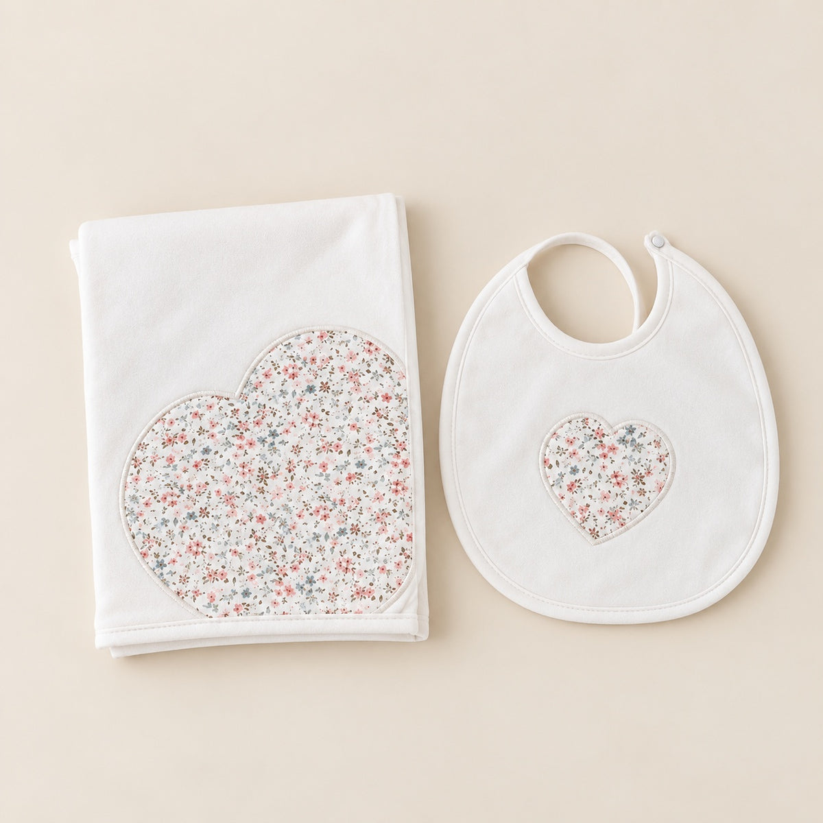 Fit Fiu Babies® |Fralda e babete Coração Flores